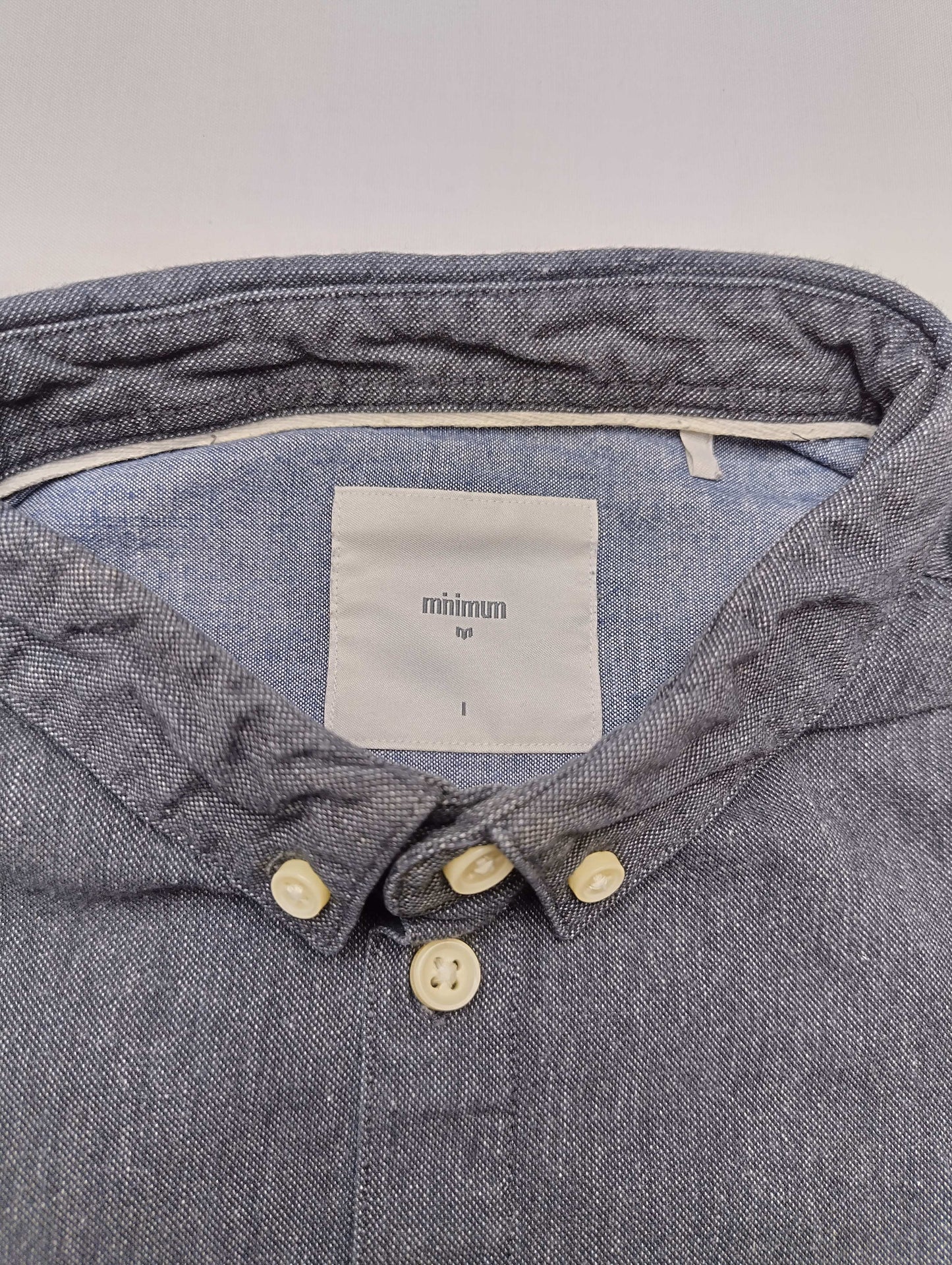 Shirt collar and label details