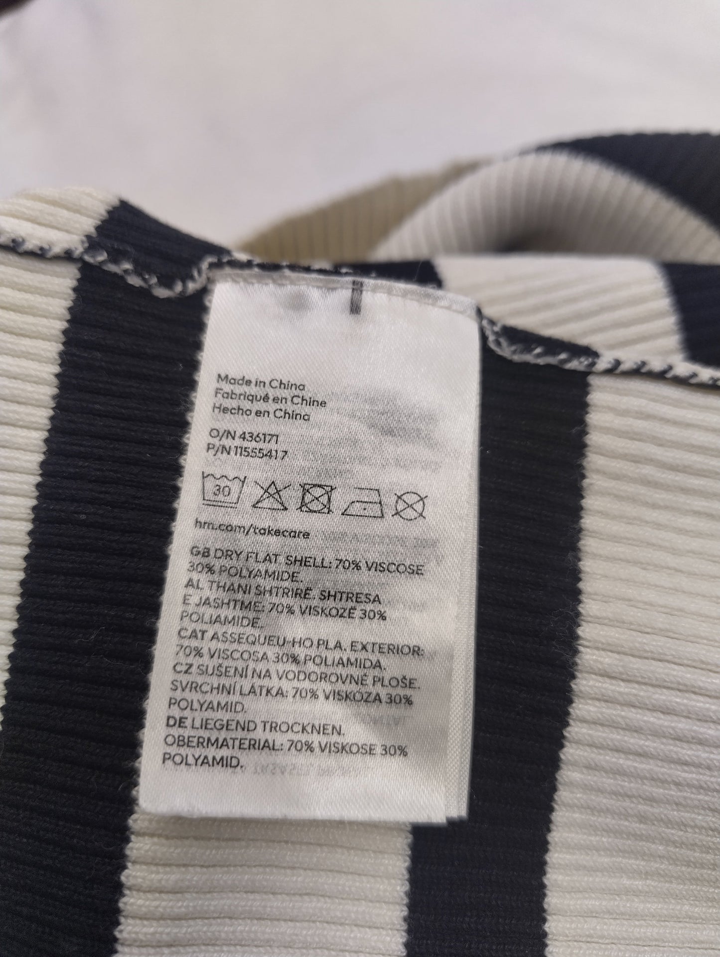 Care label of the dress