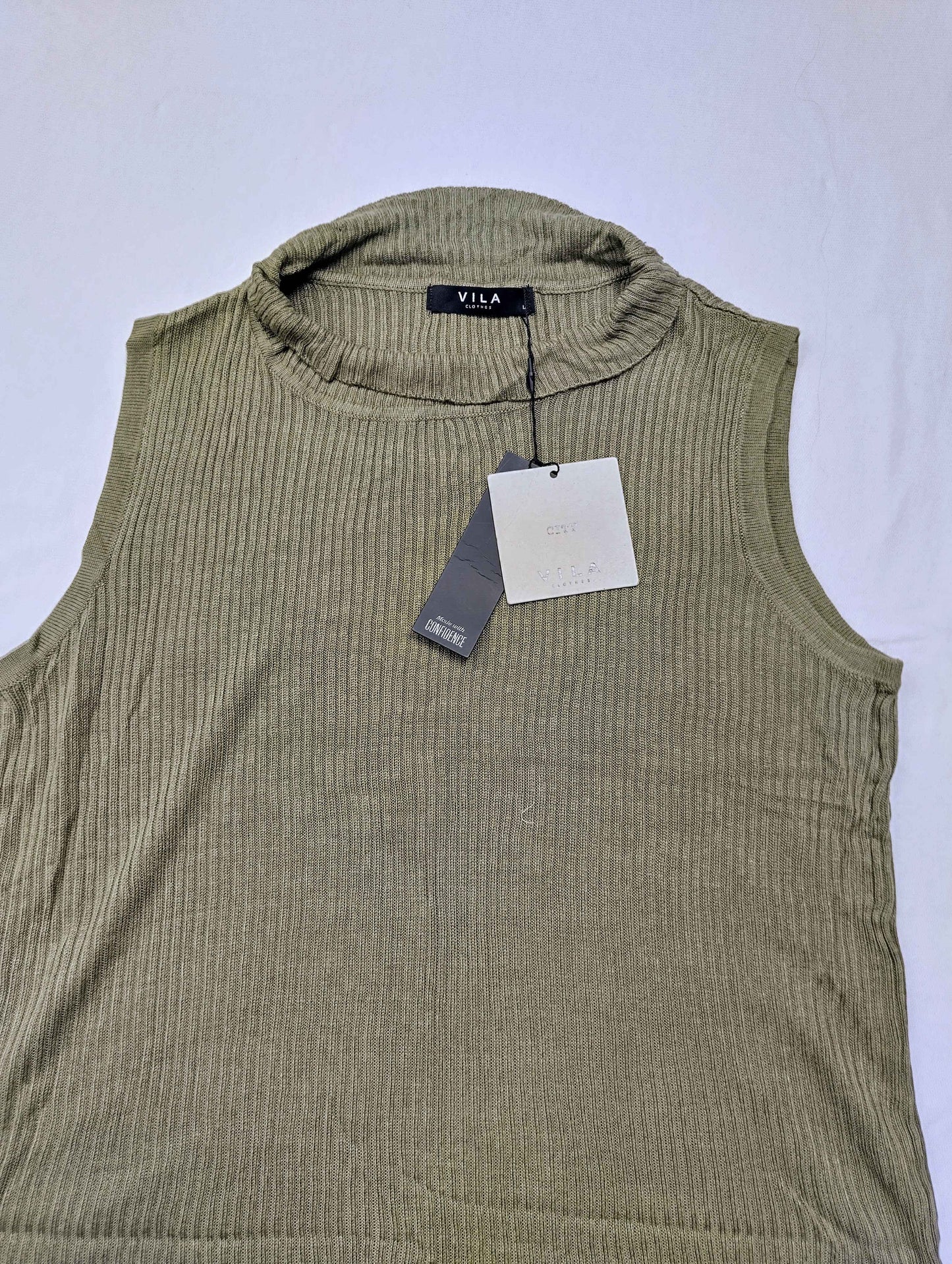 Close-up of VILA dress neck and tag