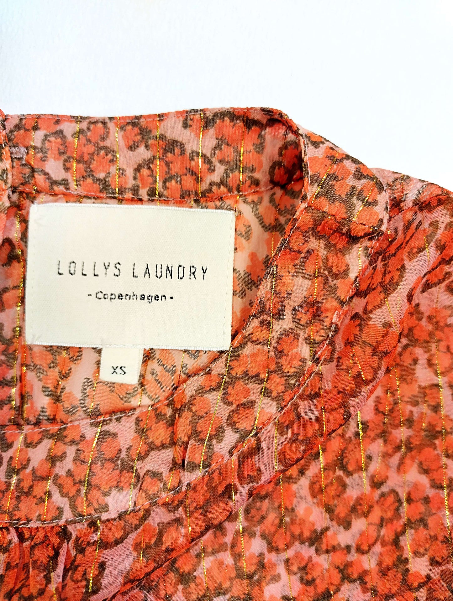 Close-up of the label on the floral top