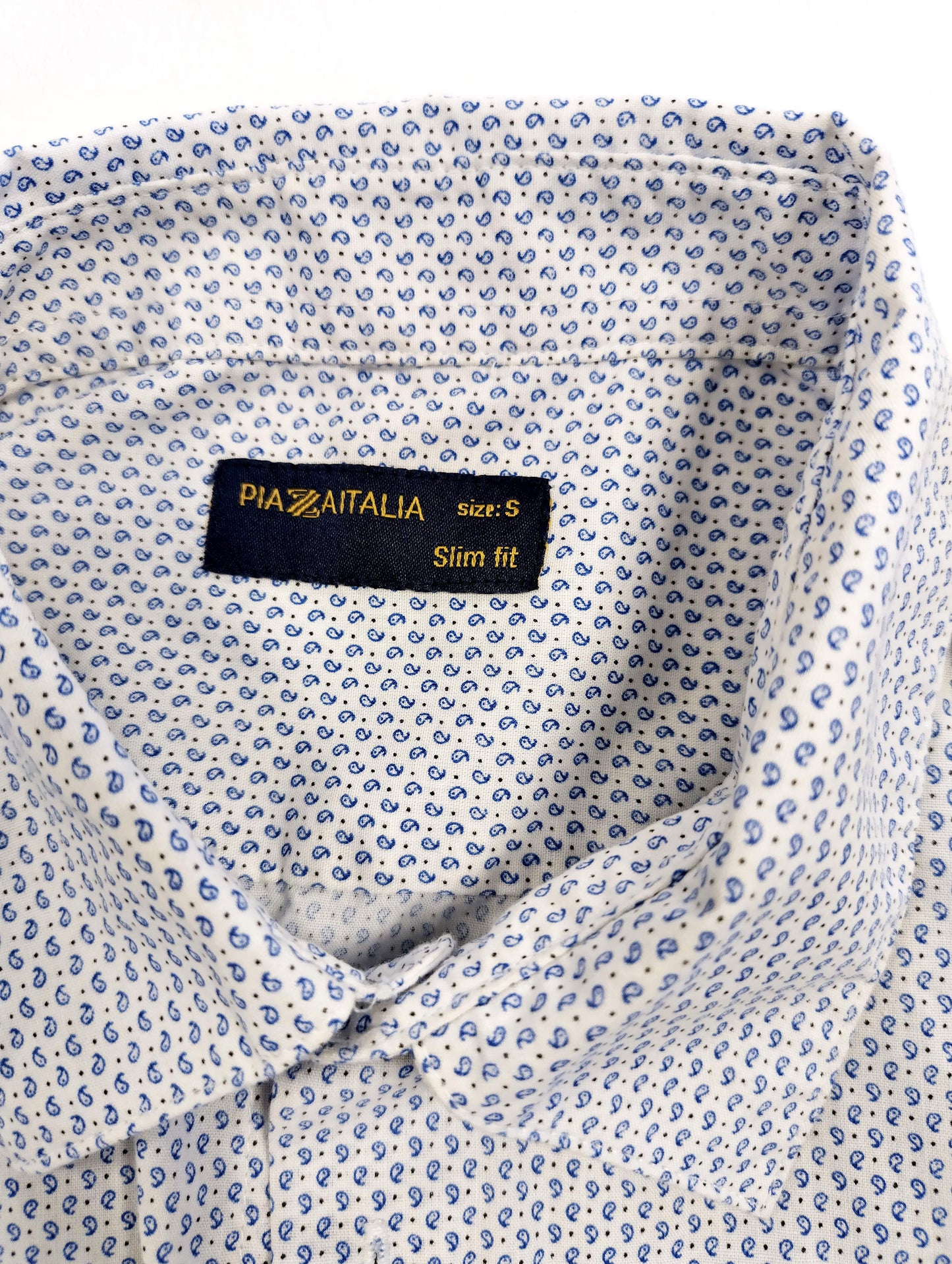 Label showing size and brand of the shirt
