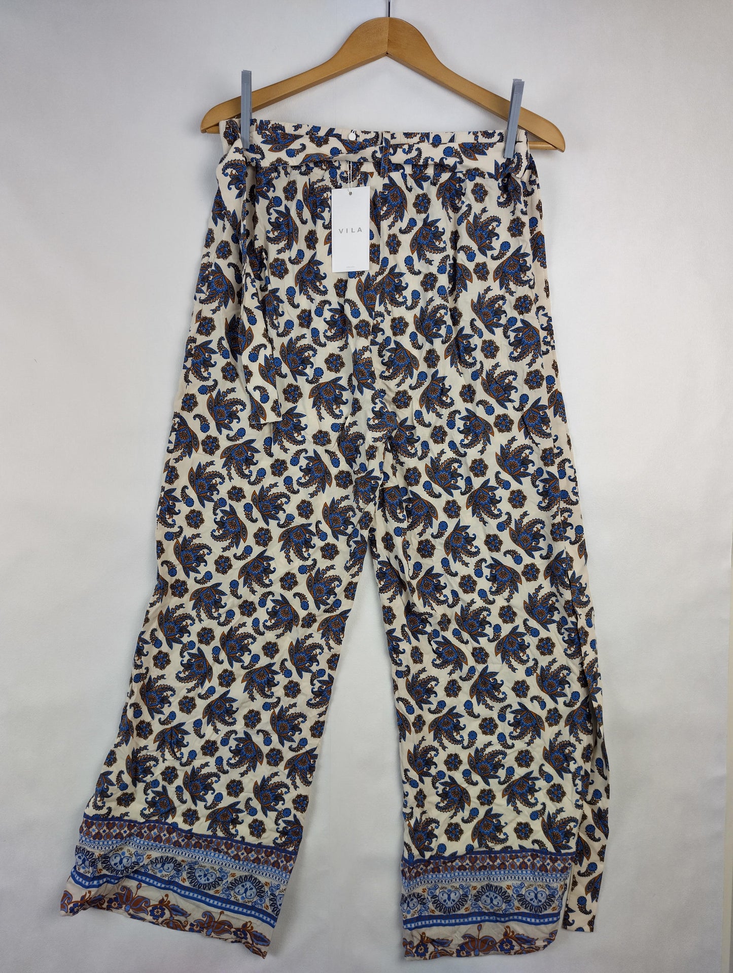 Front view of Vila patterned wide-leg pants