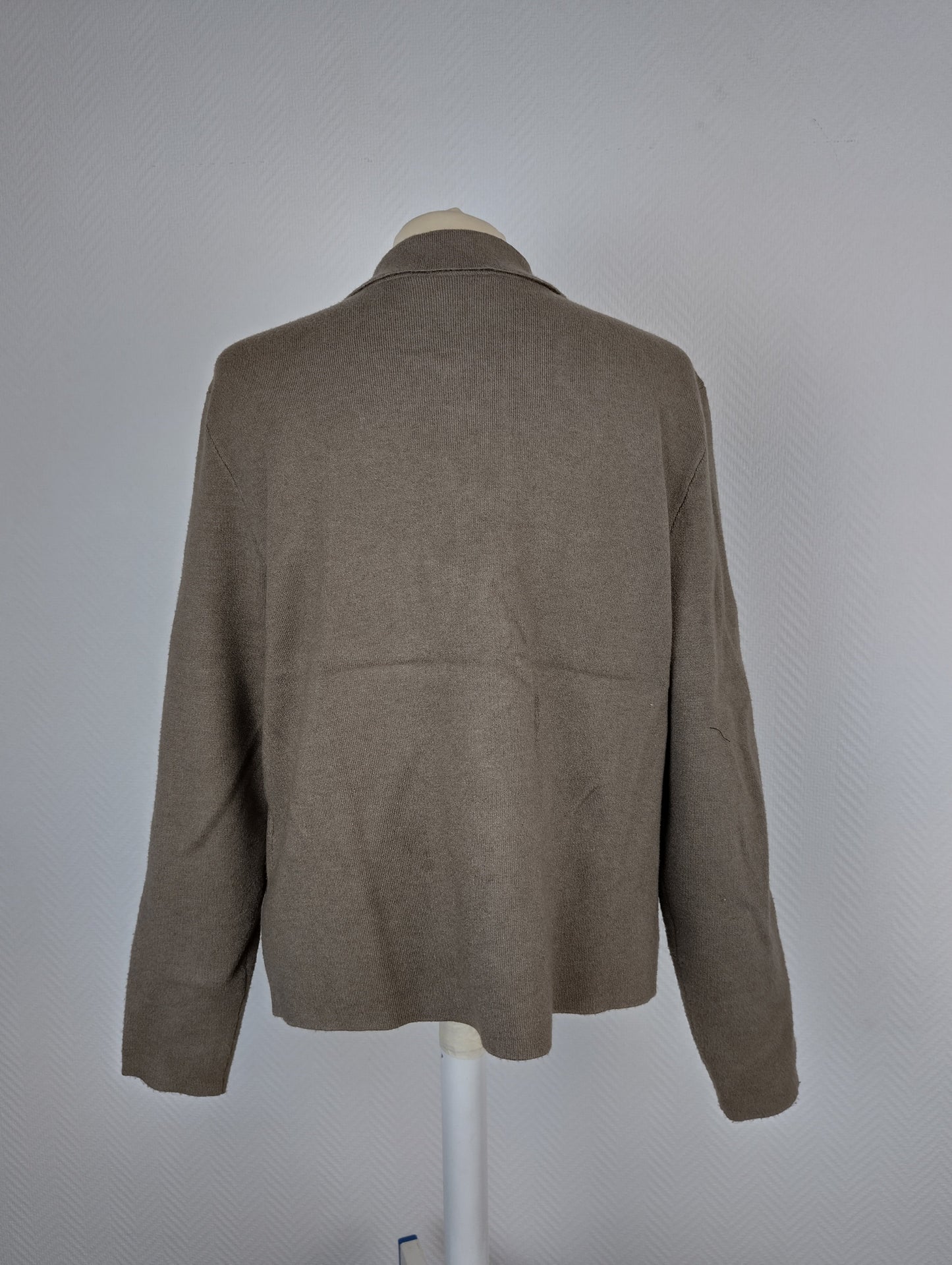 Back view of a Vila knit jacket in dark neutral melange