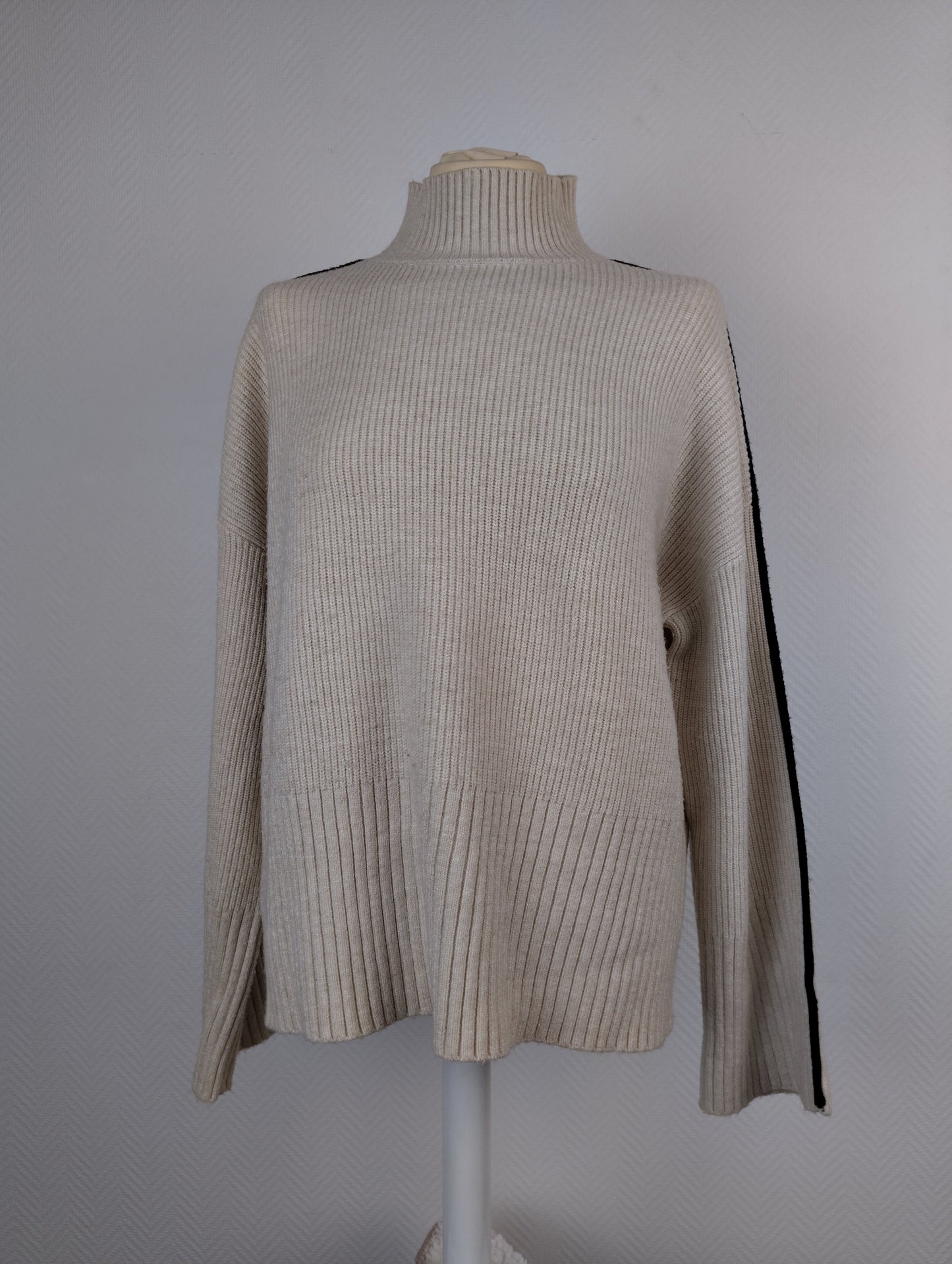 Front view of Vila cozy knit sweater