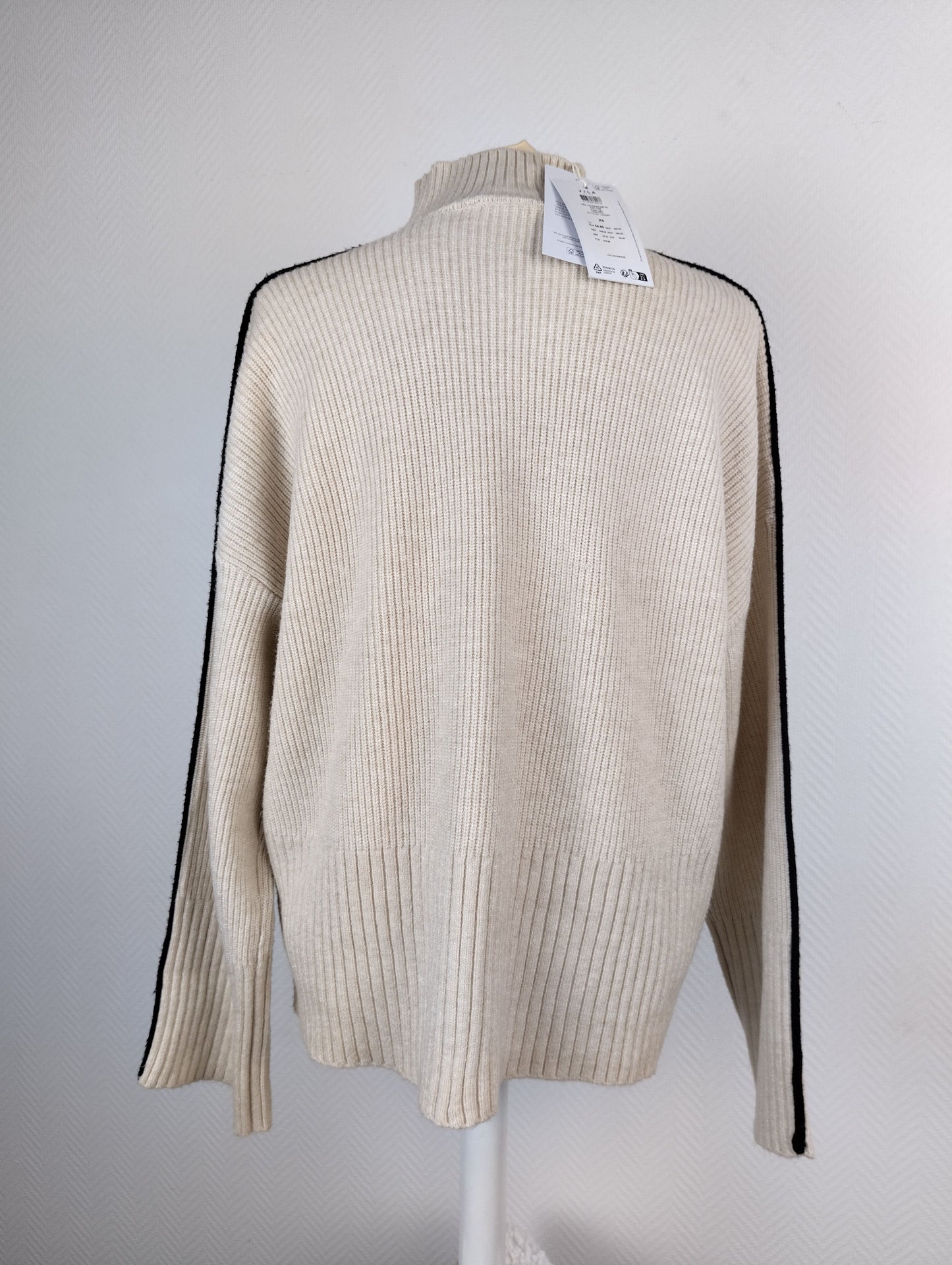 Back view of Vila cozy knit sweater showing tag