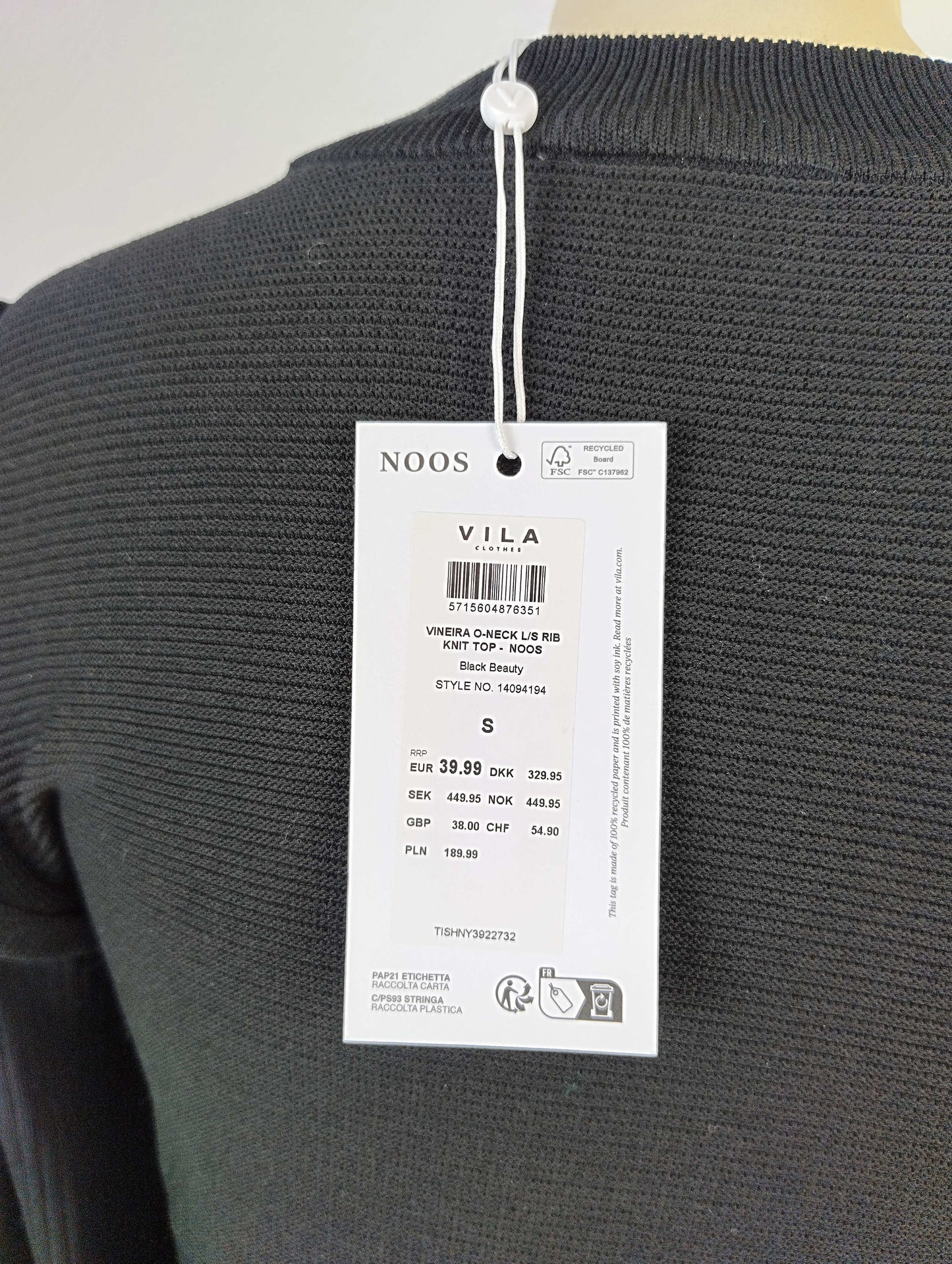 Tag details on black ribbed knit top