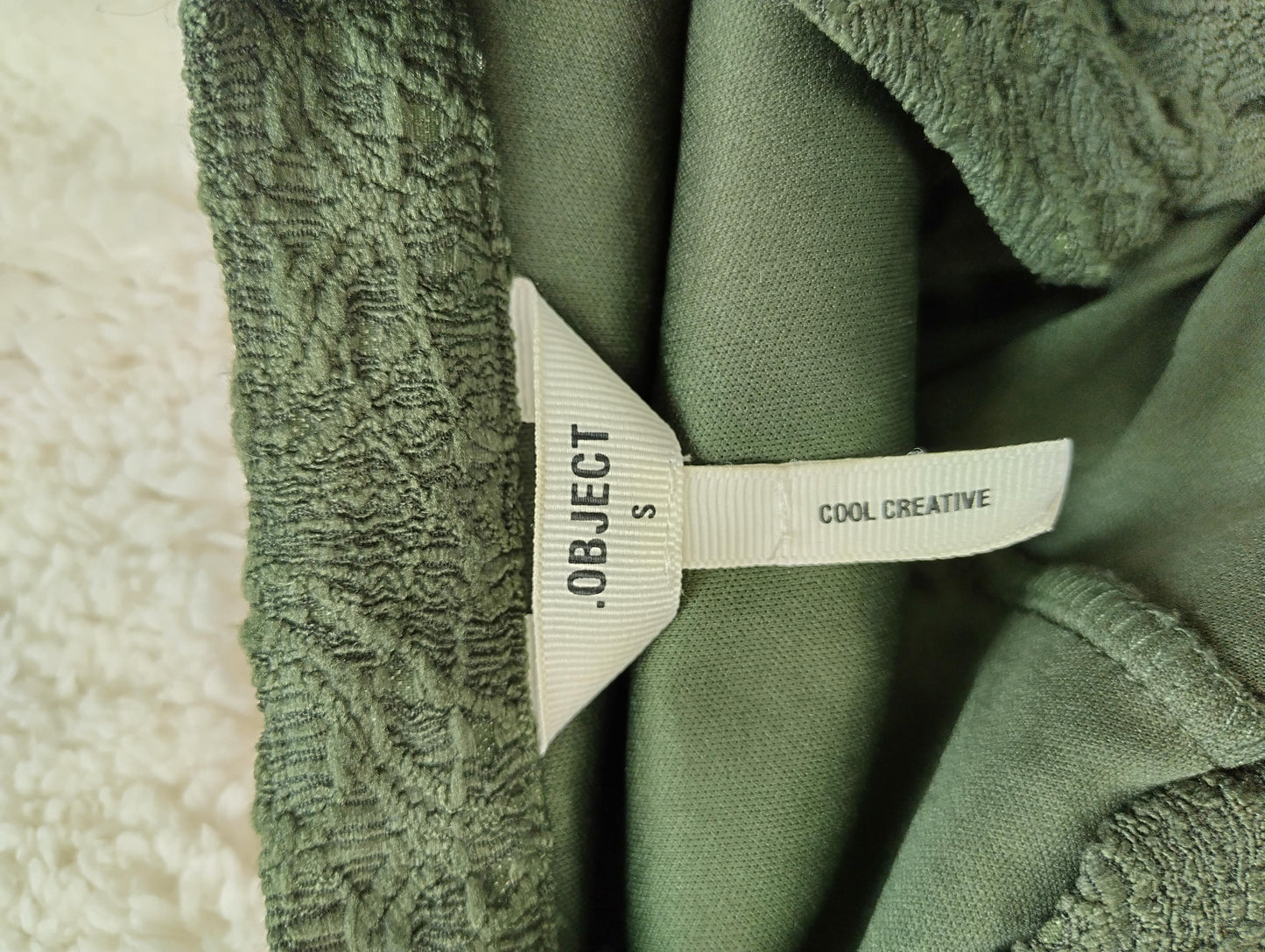 Label showing 'Object' and size 'S' of the blouse