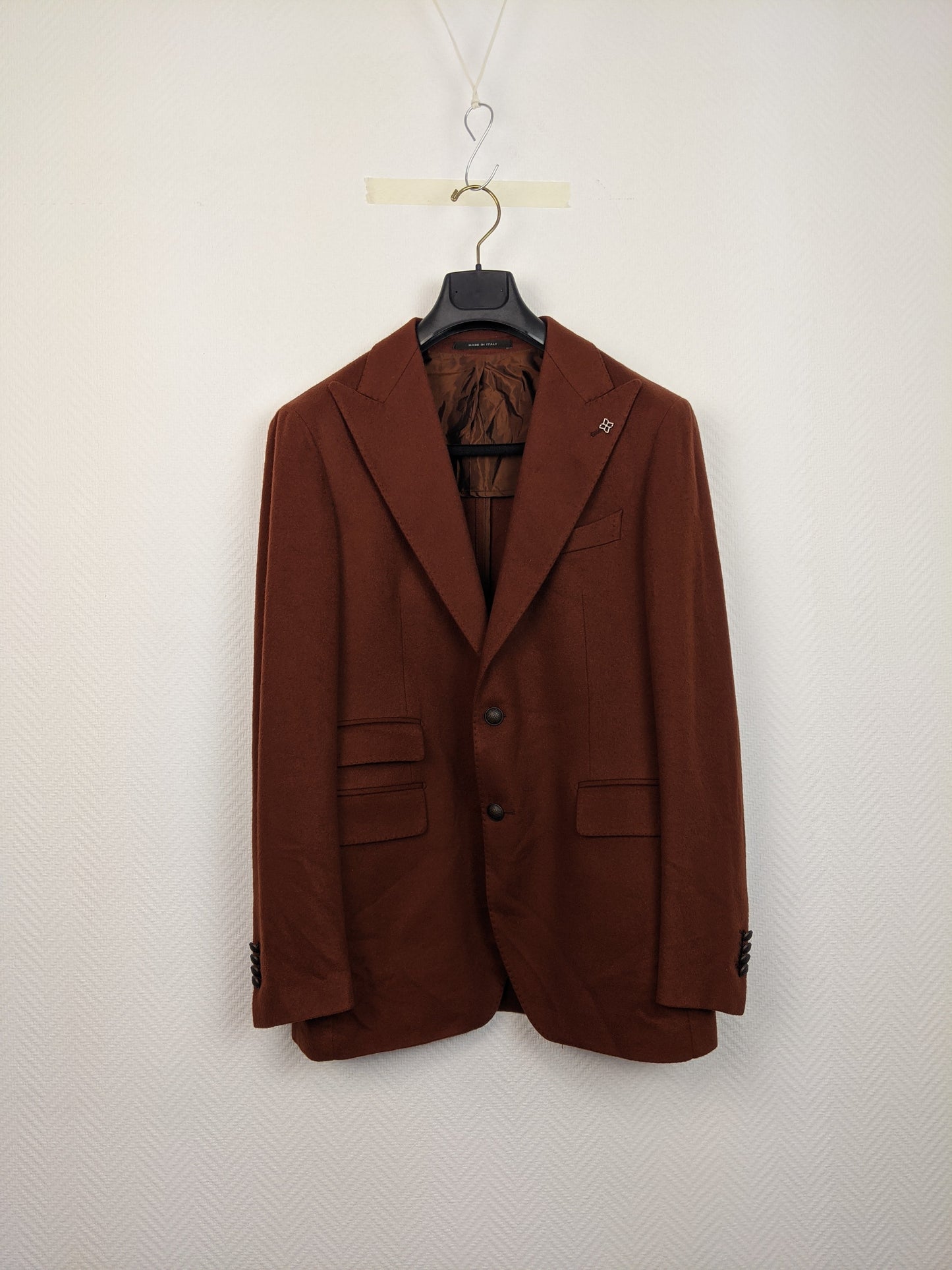Front view of Vakko by Tagliatore brown blazer