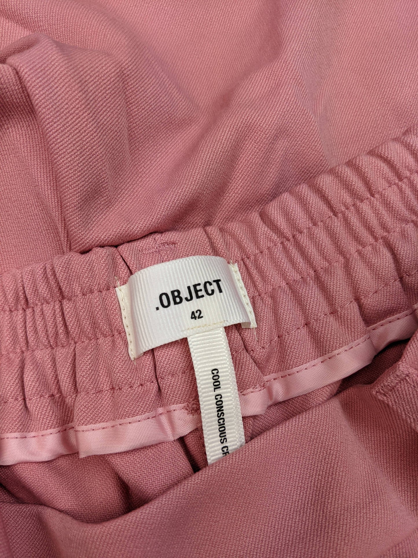 Close-up of OBJECT label showing size 42