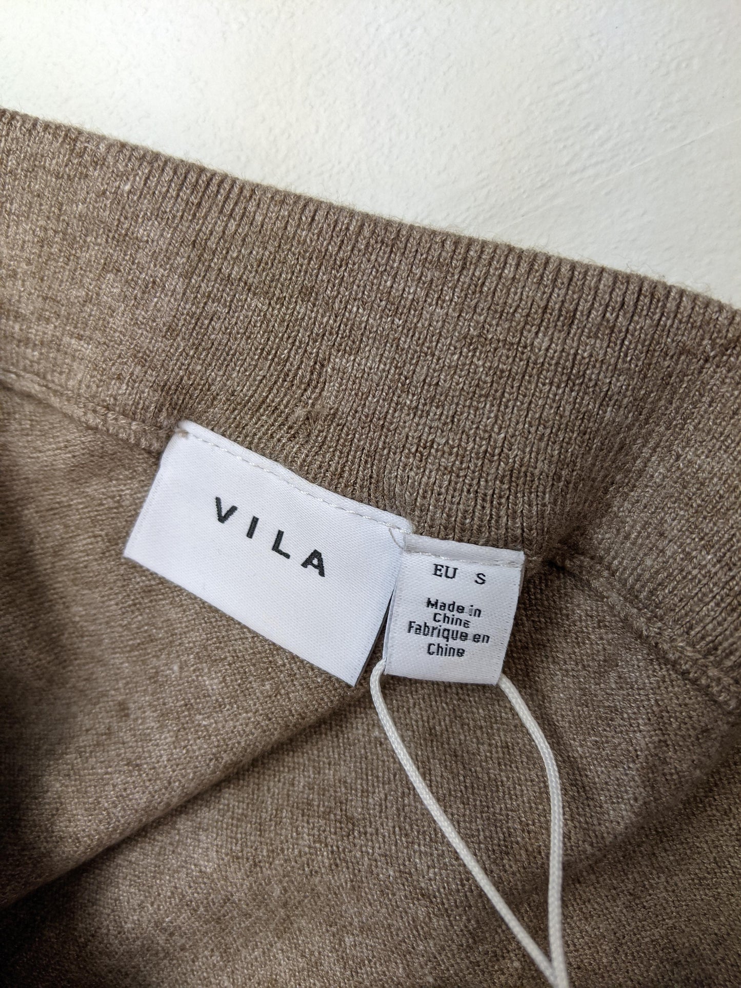 Close-up of Vila brand tag and size label