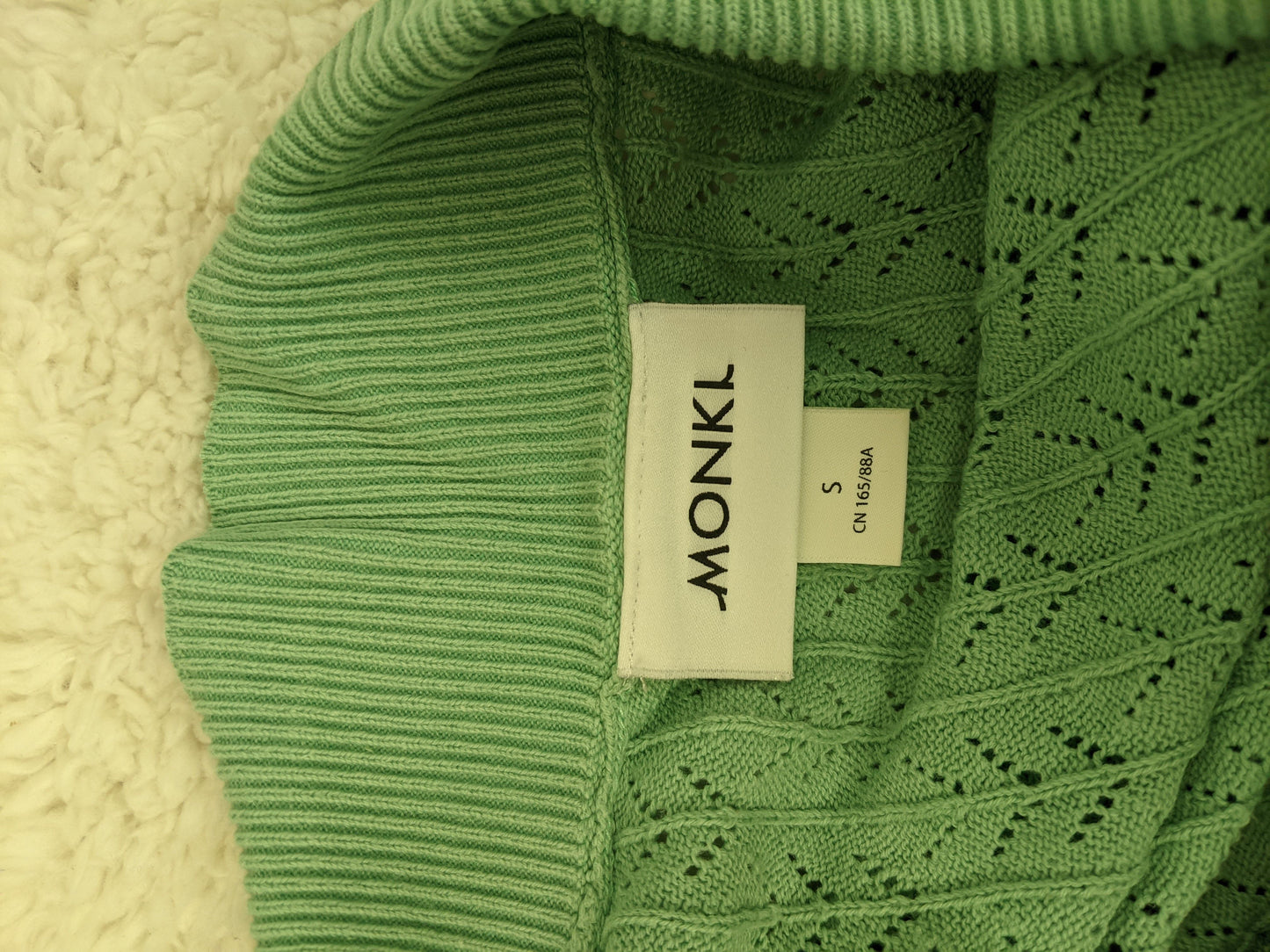Label showing Monki brand and size S