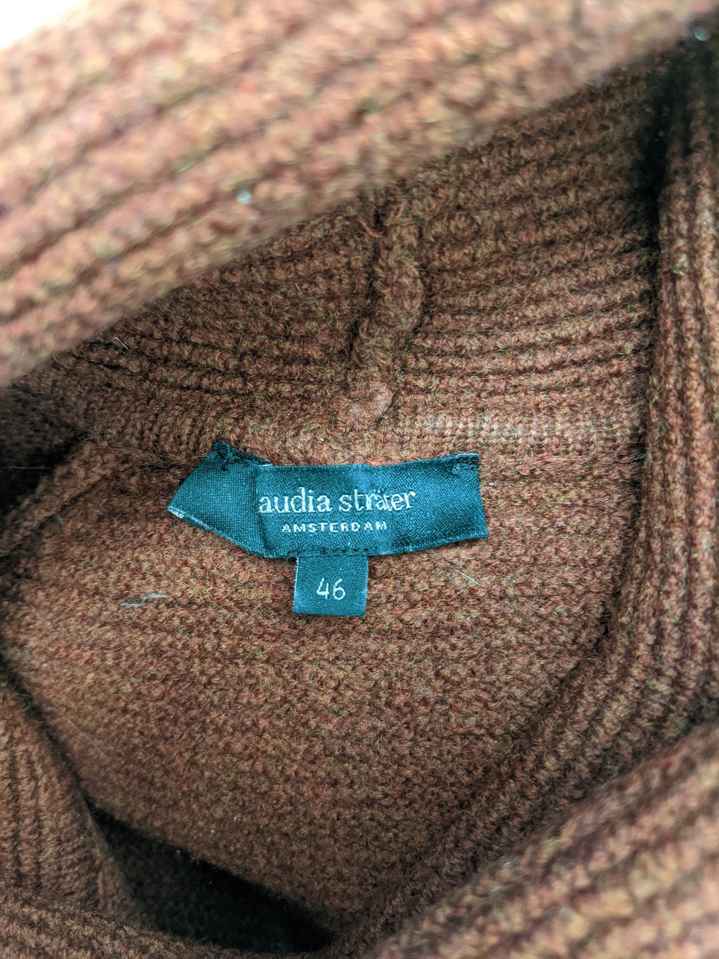 Close-up of Audia Straër label