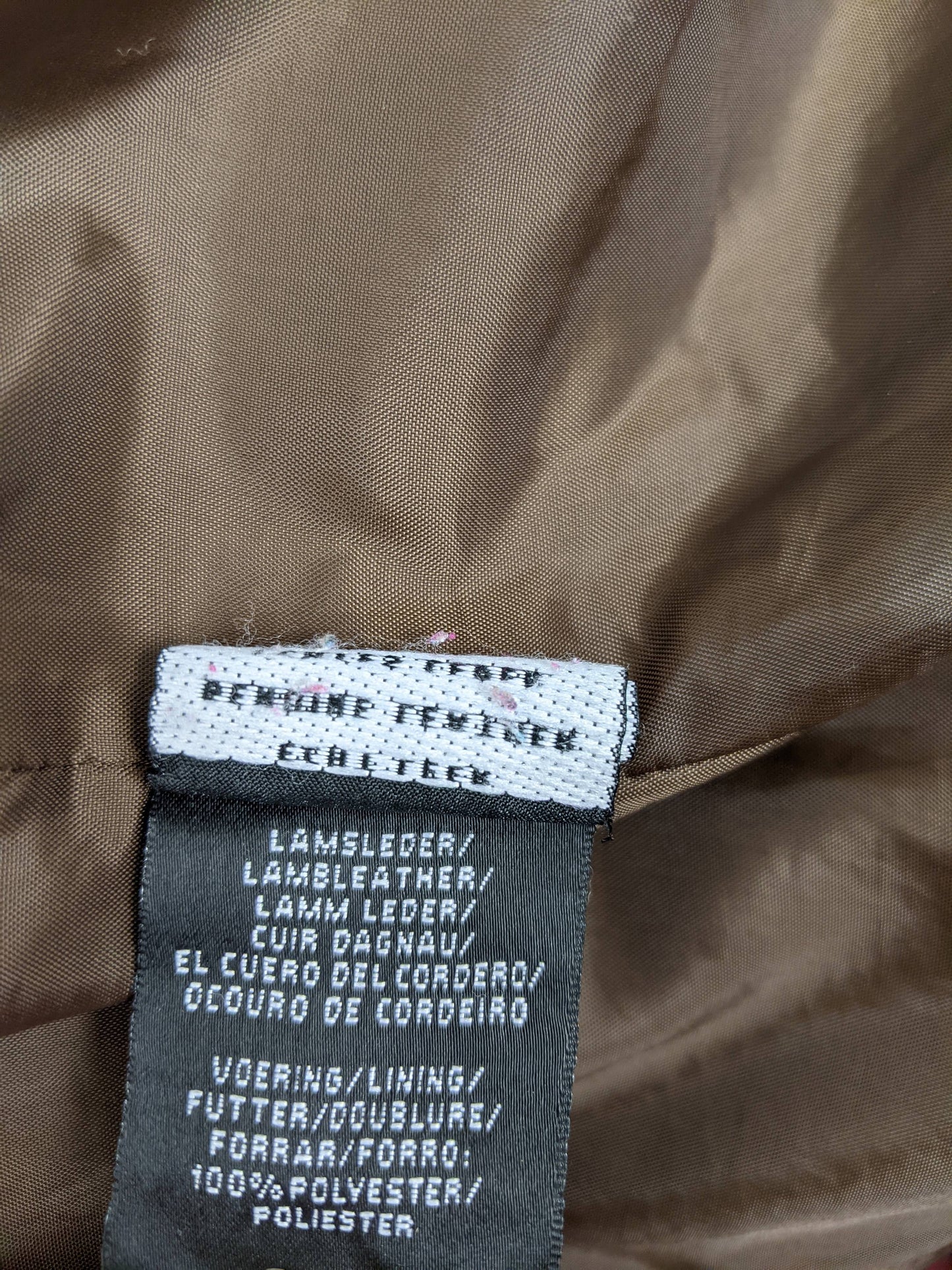Material tag showing lamb leather composition