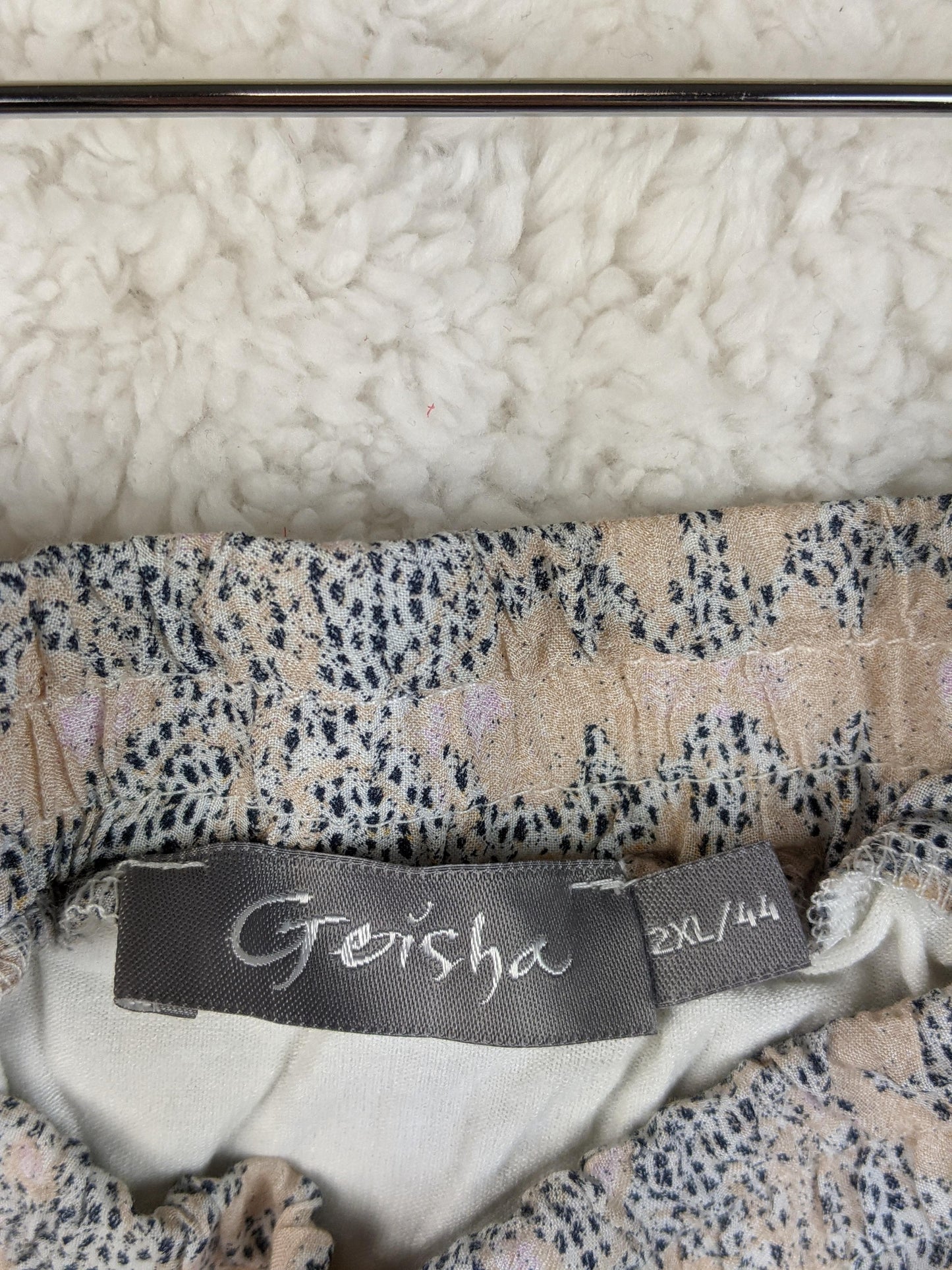 Label showing Geisha brand and size