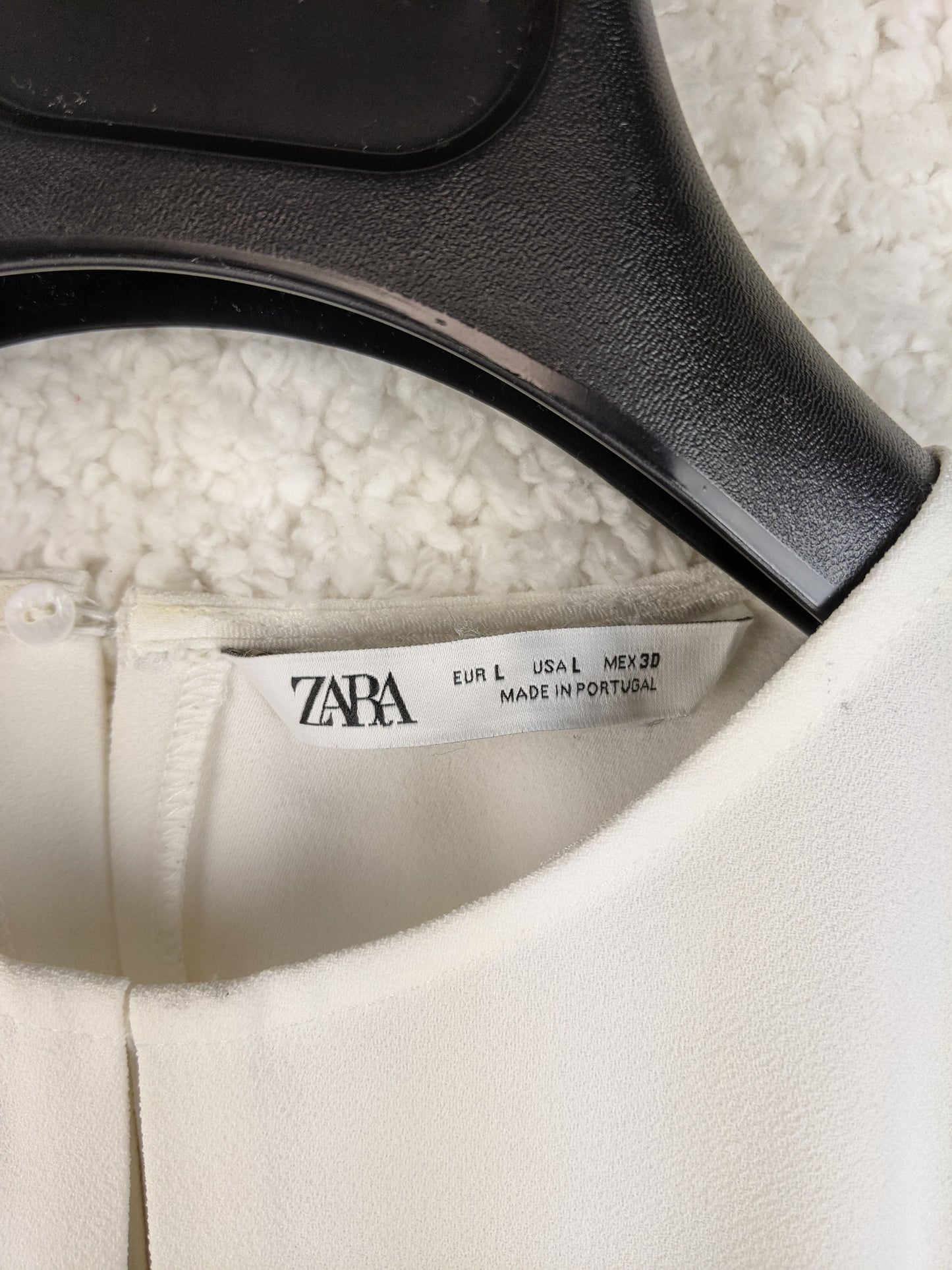 Close-up of Zara label with size details