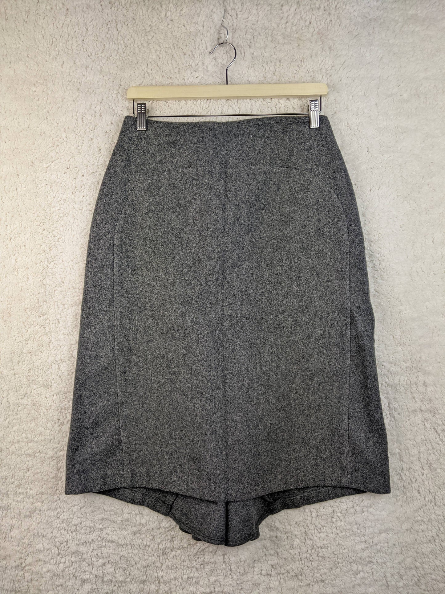 Front view of grey wool skirt by Analik