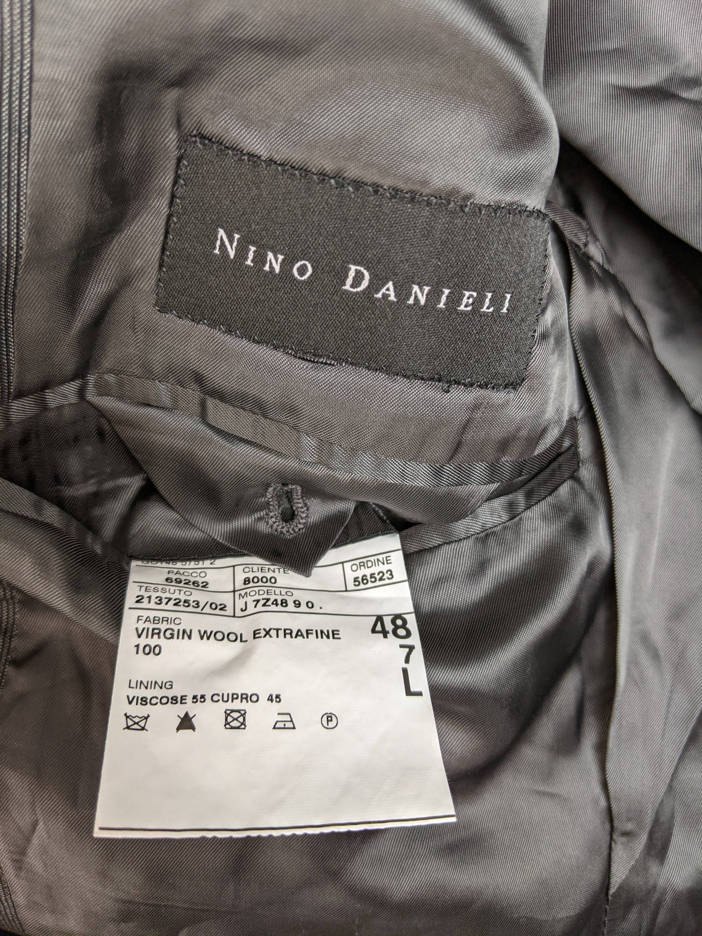 Label and material information for Nino Danieli blazer