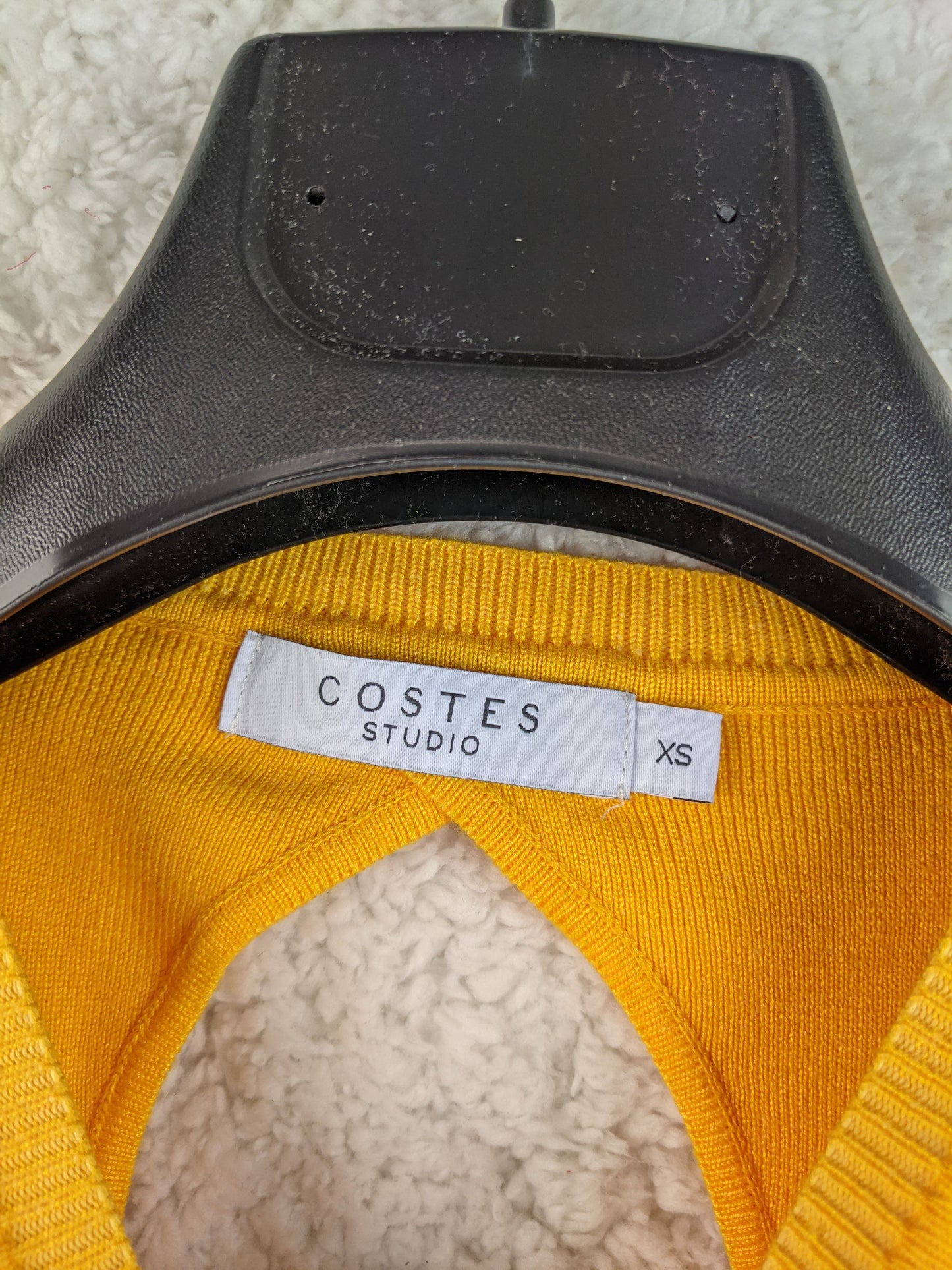 Label indicating Costes Studio brand and size XS