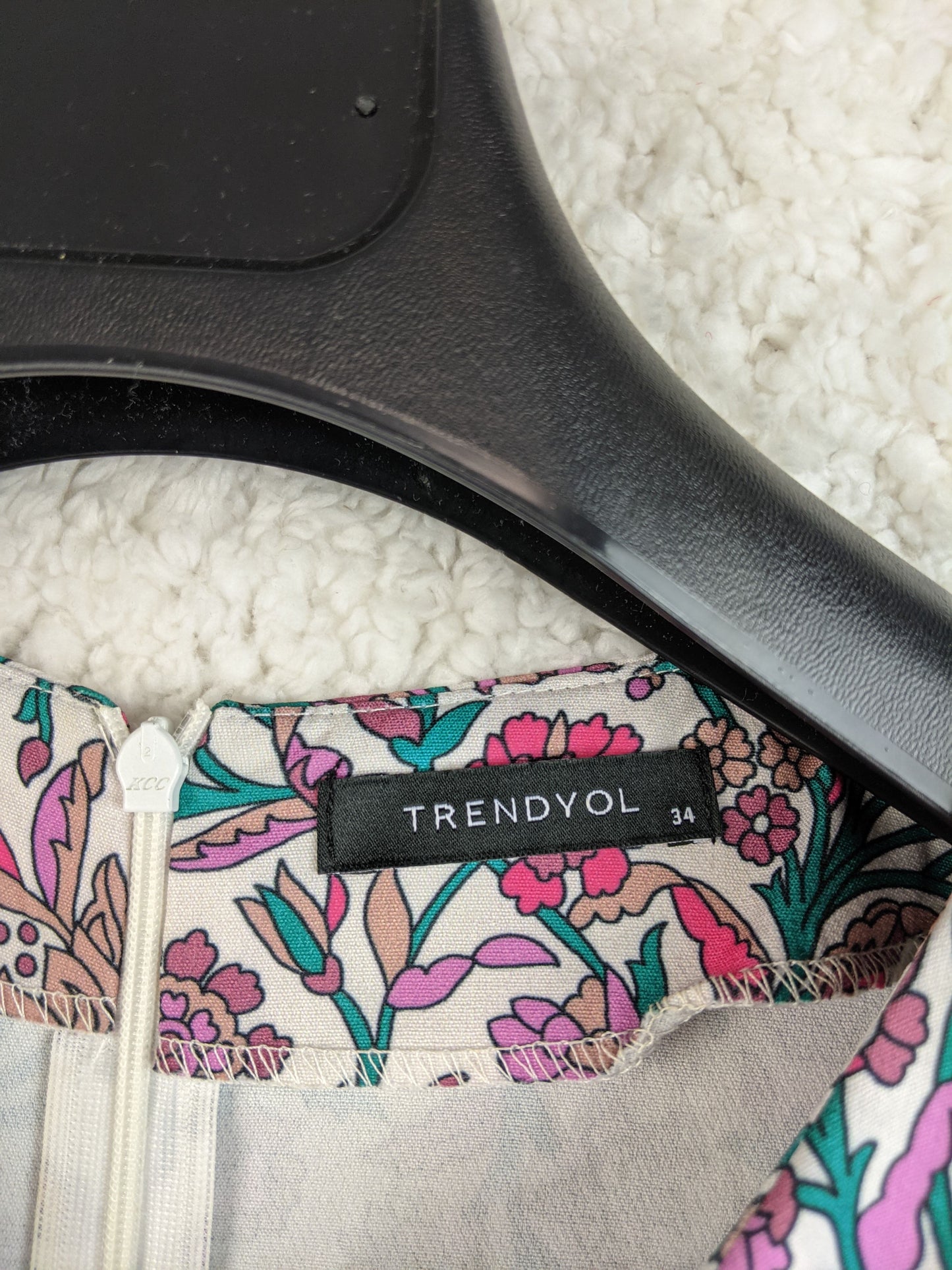 Close-up of Trendyol label