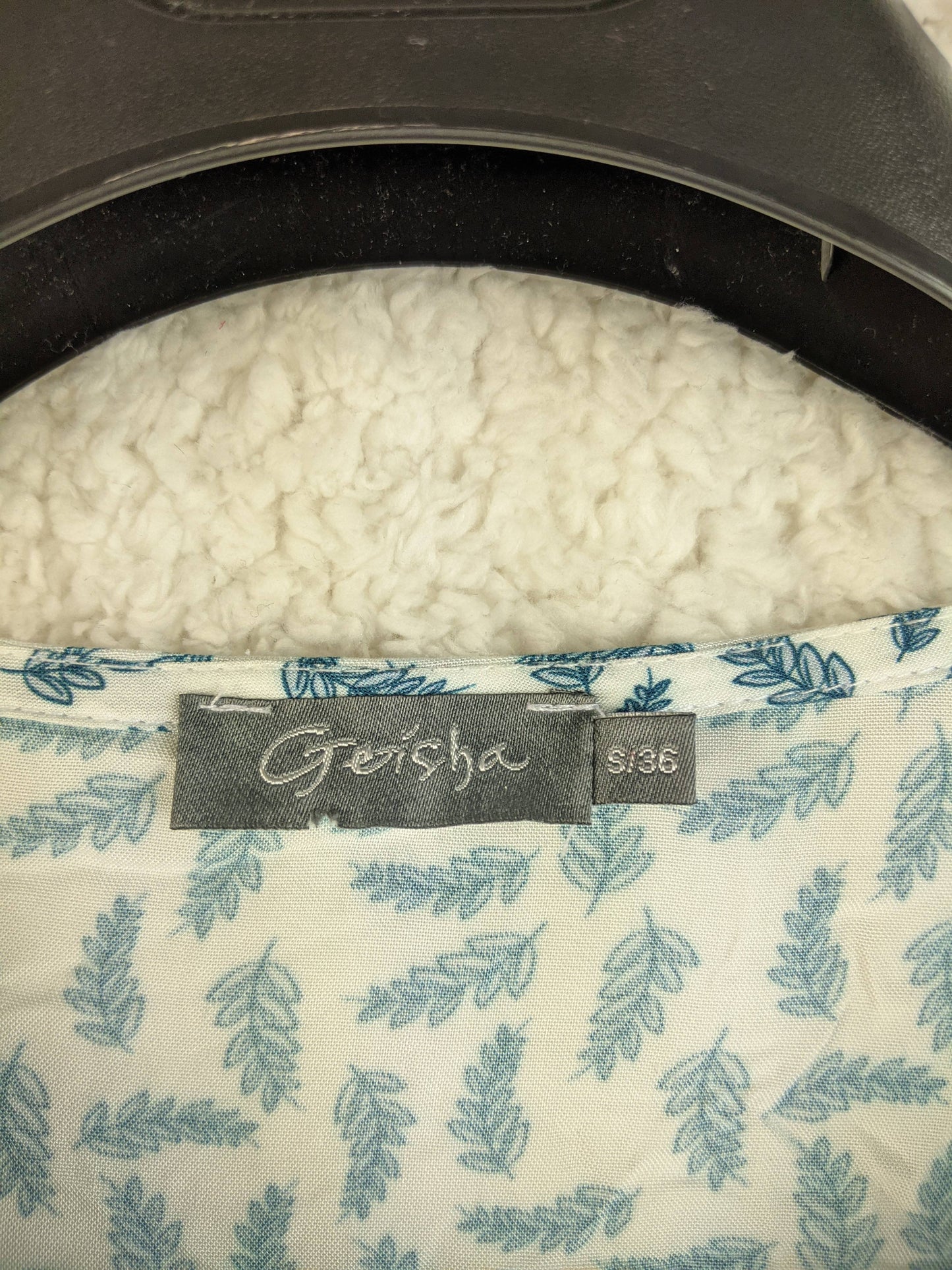Label of Geisha blouse showing brand and size