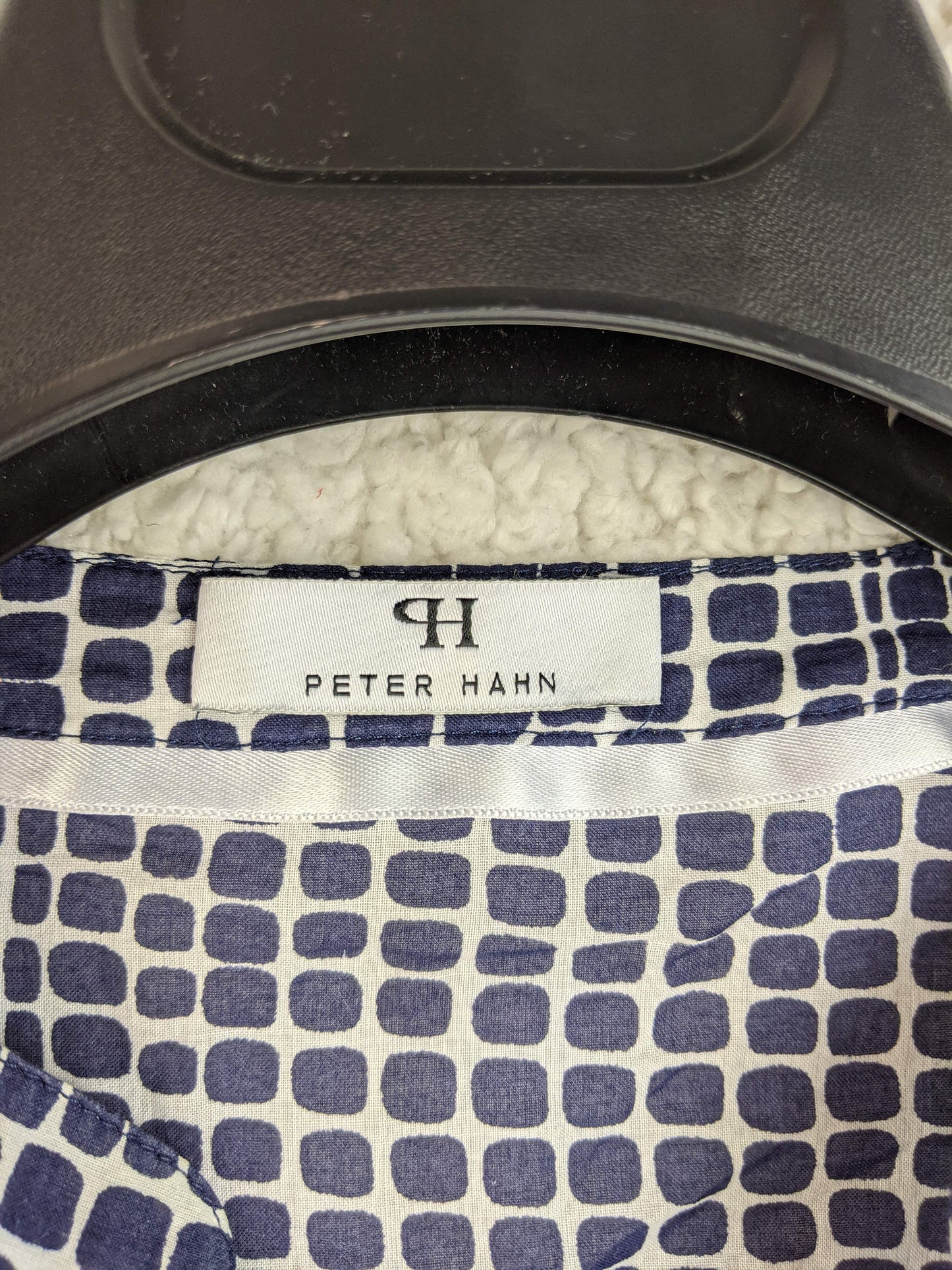 Close-up of the Peter Hahn brand label