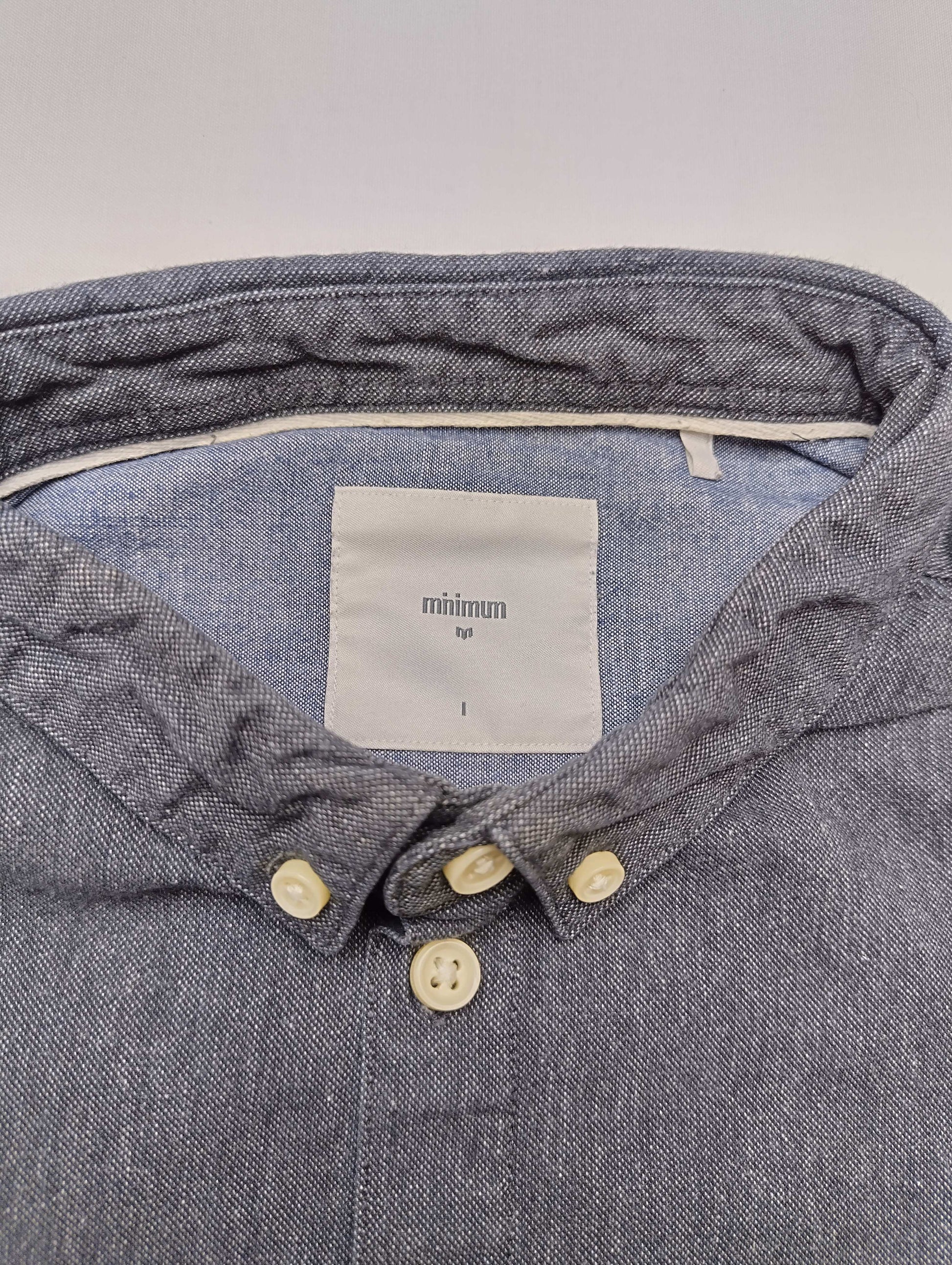 Shirt collar and label details