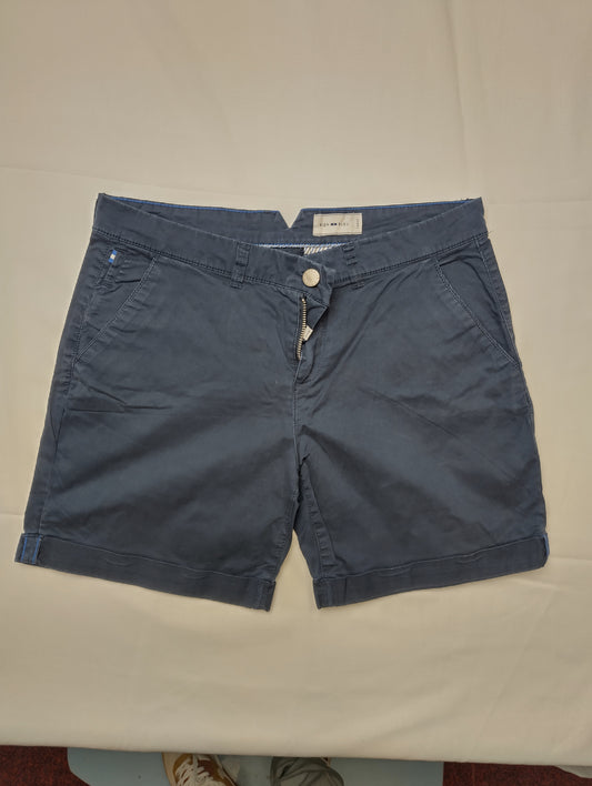 Front view of Bien Bleu Chino shorts