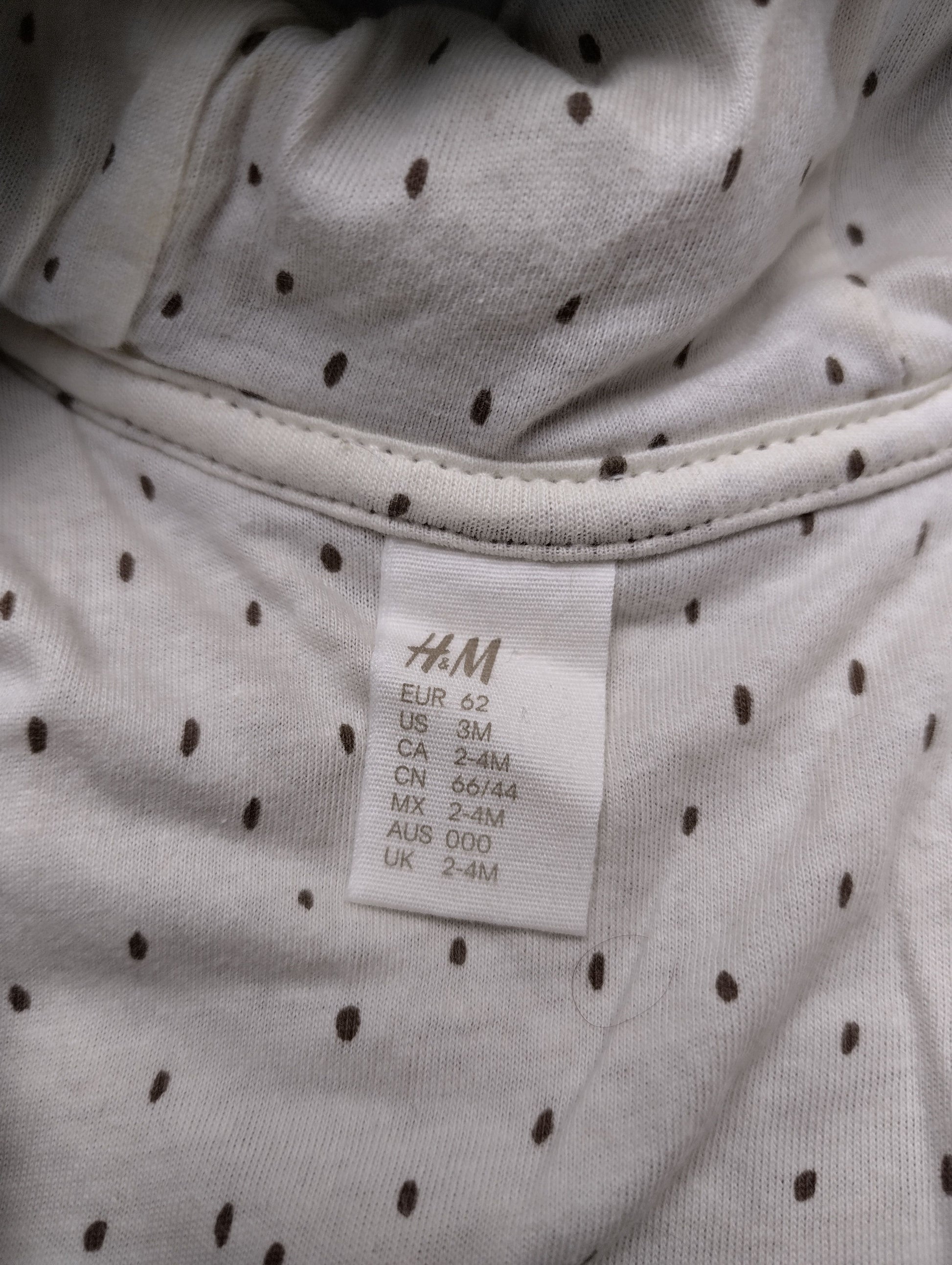 Size label of the onesie
