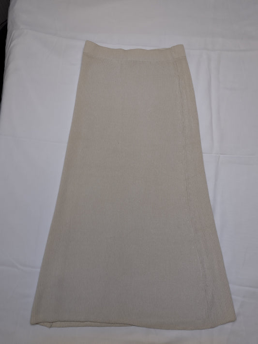 Zara ribbed knit midi skirt on a bed
