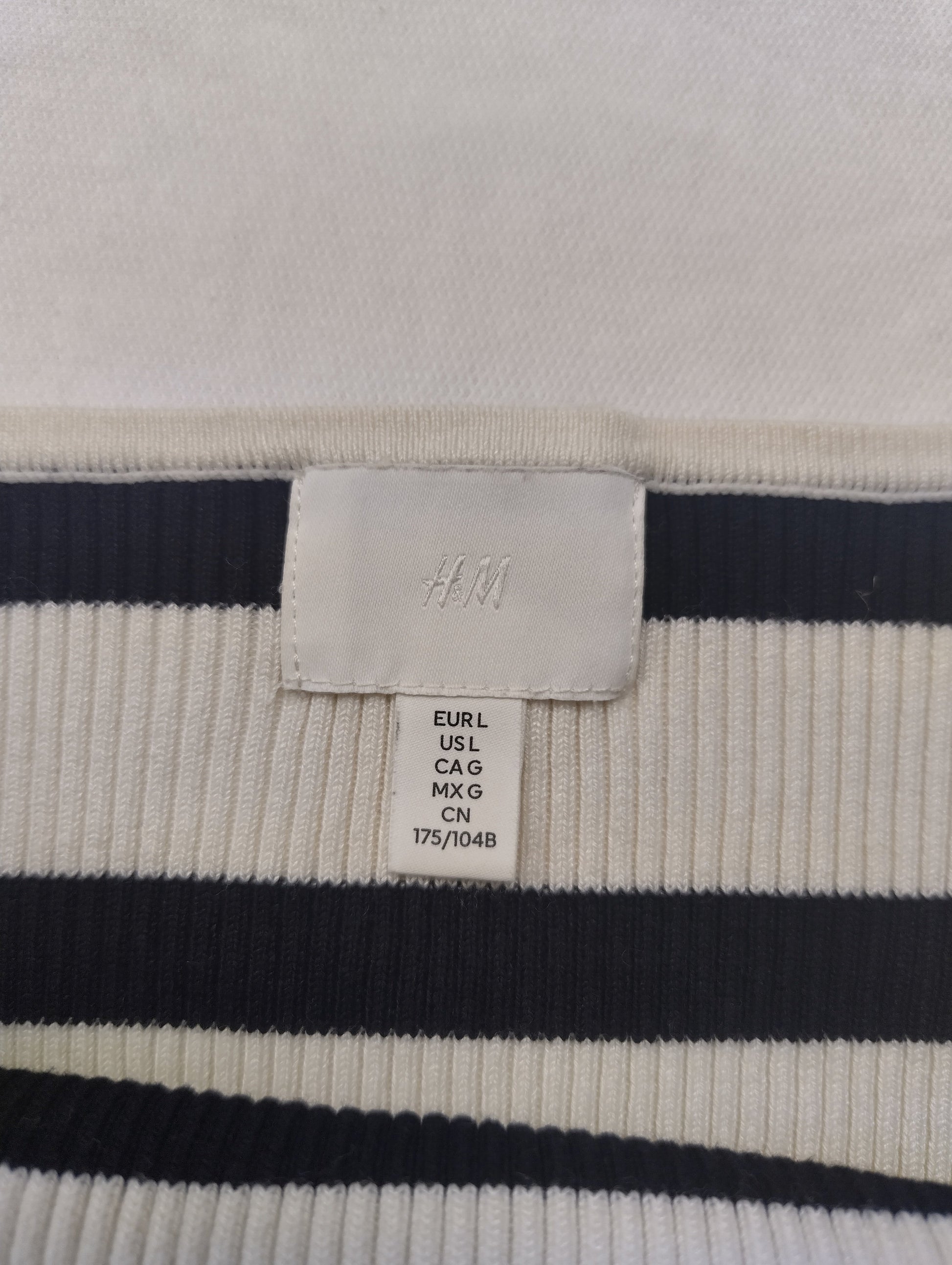 Tag showing sizing and brand information
