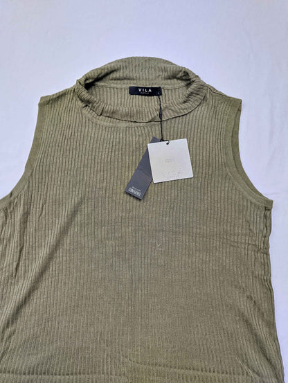Close-up of VILA dress neck and tag