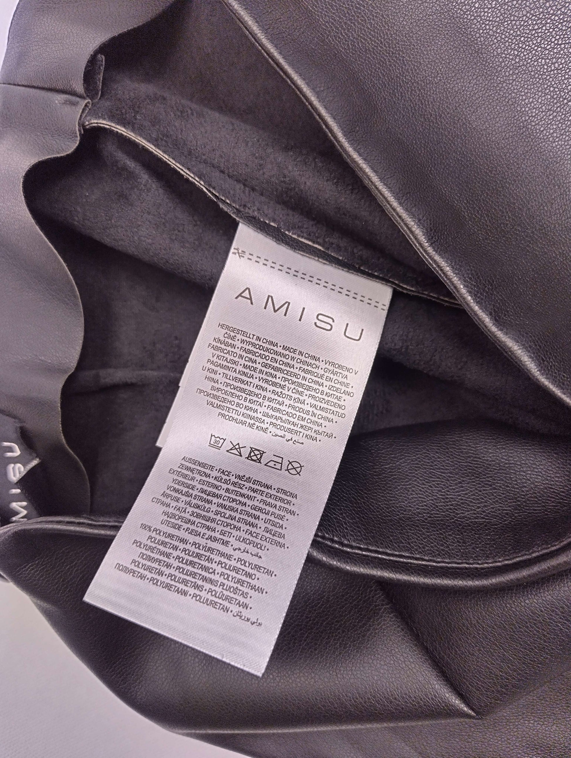 AMISU tag and care label inside skirt