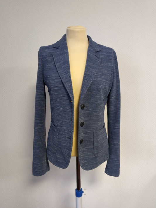 Front view of a blue blazer on mannequin
