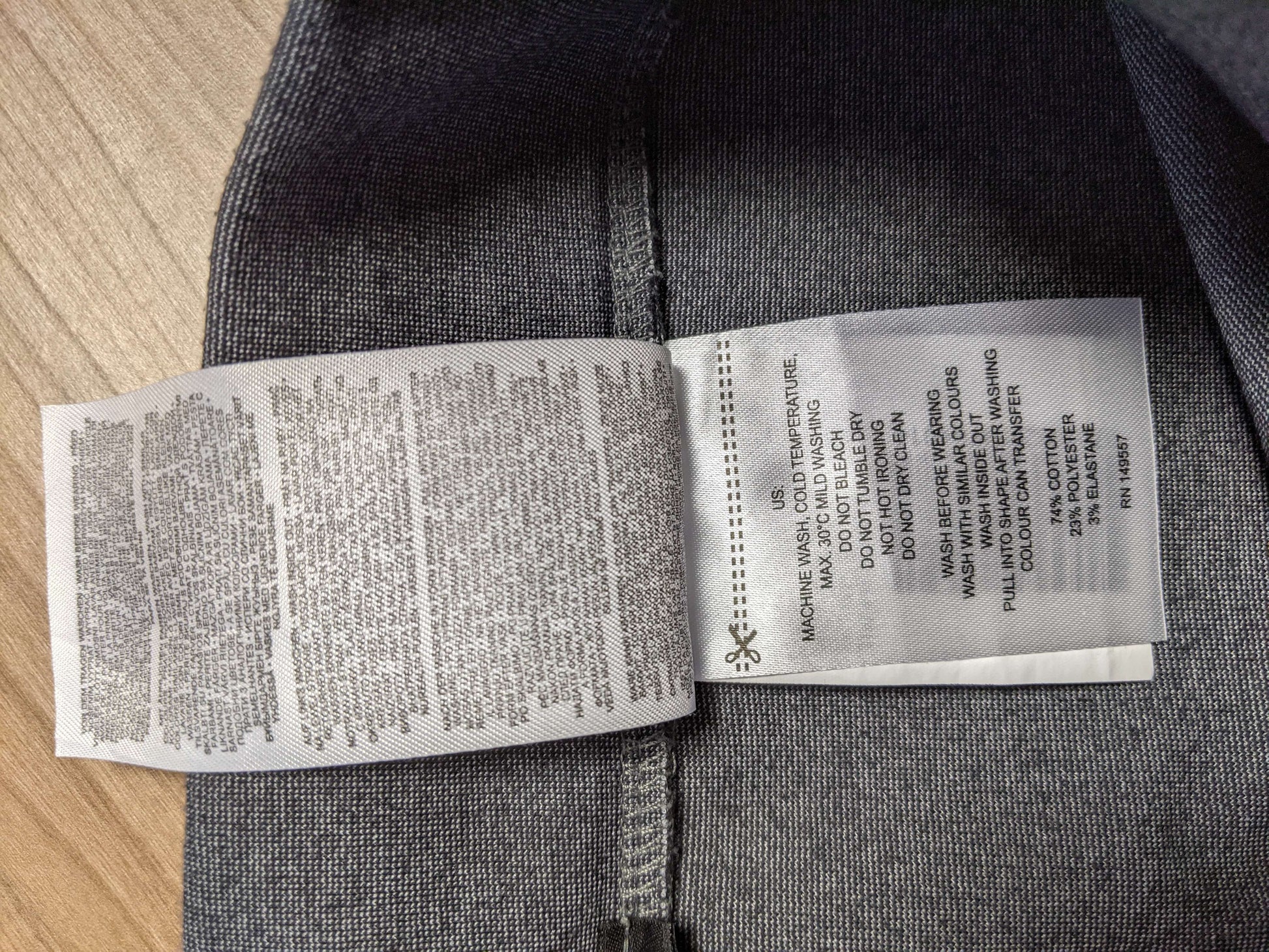 Washing instructions label of the skirt