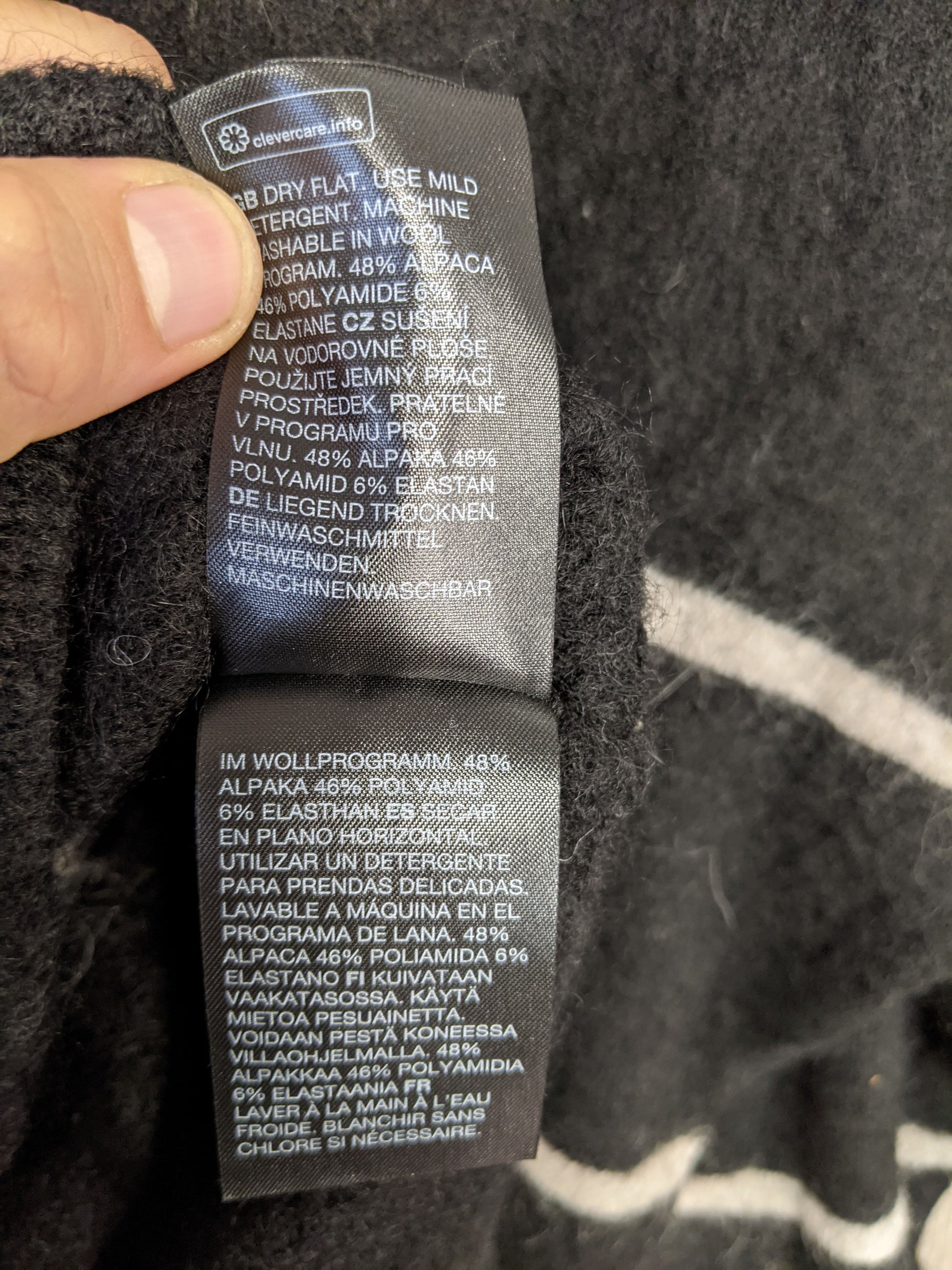 Washing instructions label of the black striped sweater
