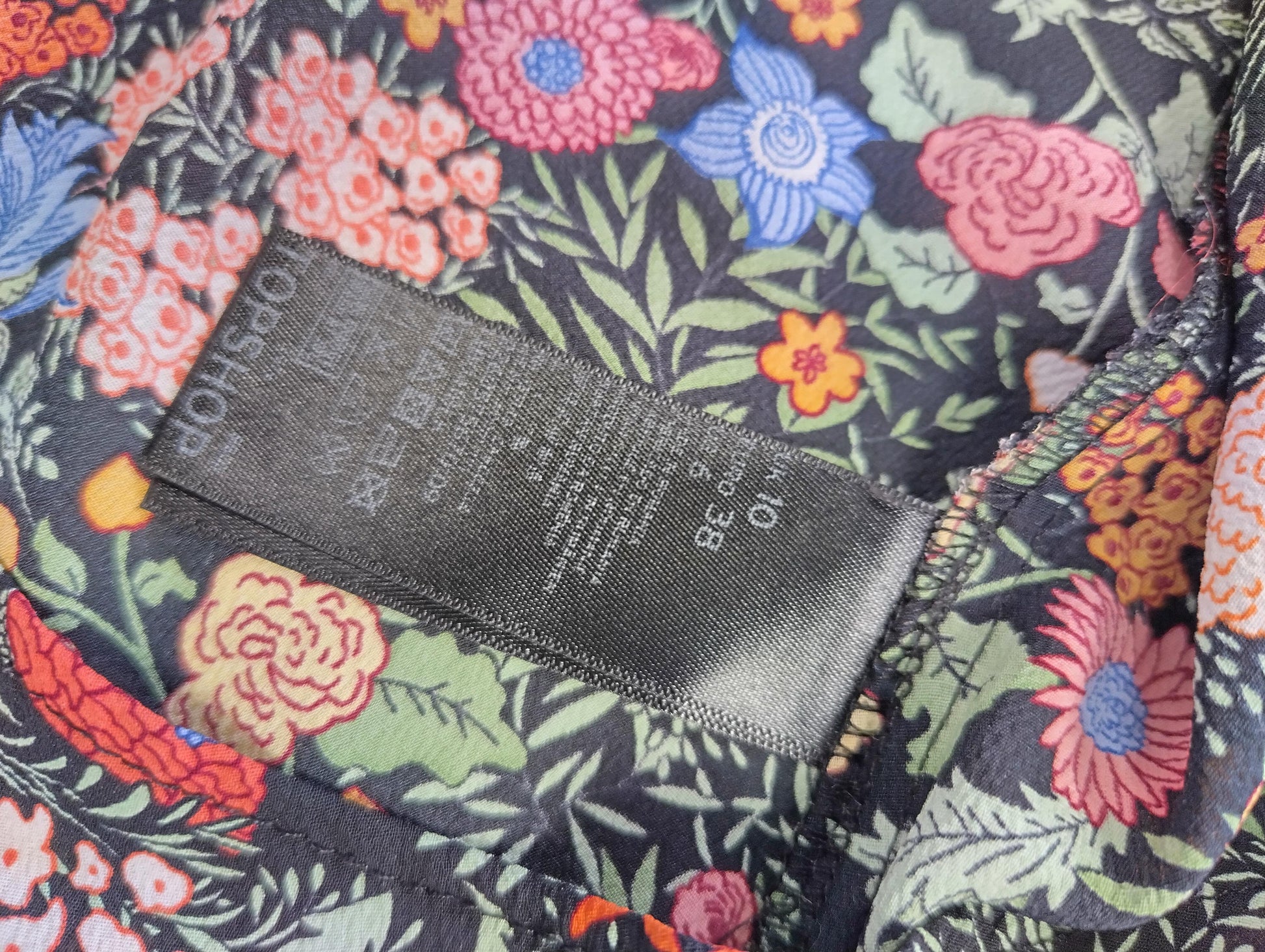 Tag showing Topshop brand and size