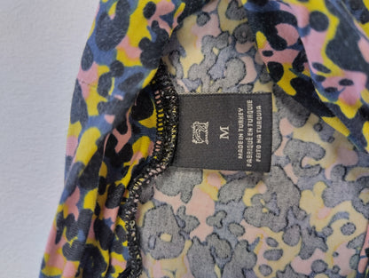 Close-up of size label on Scotch&Soda top