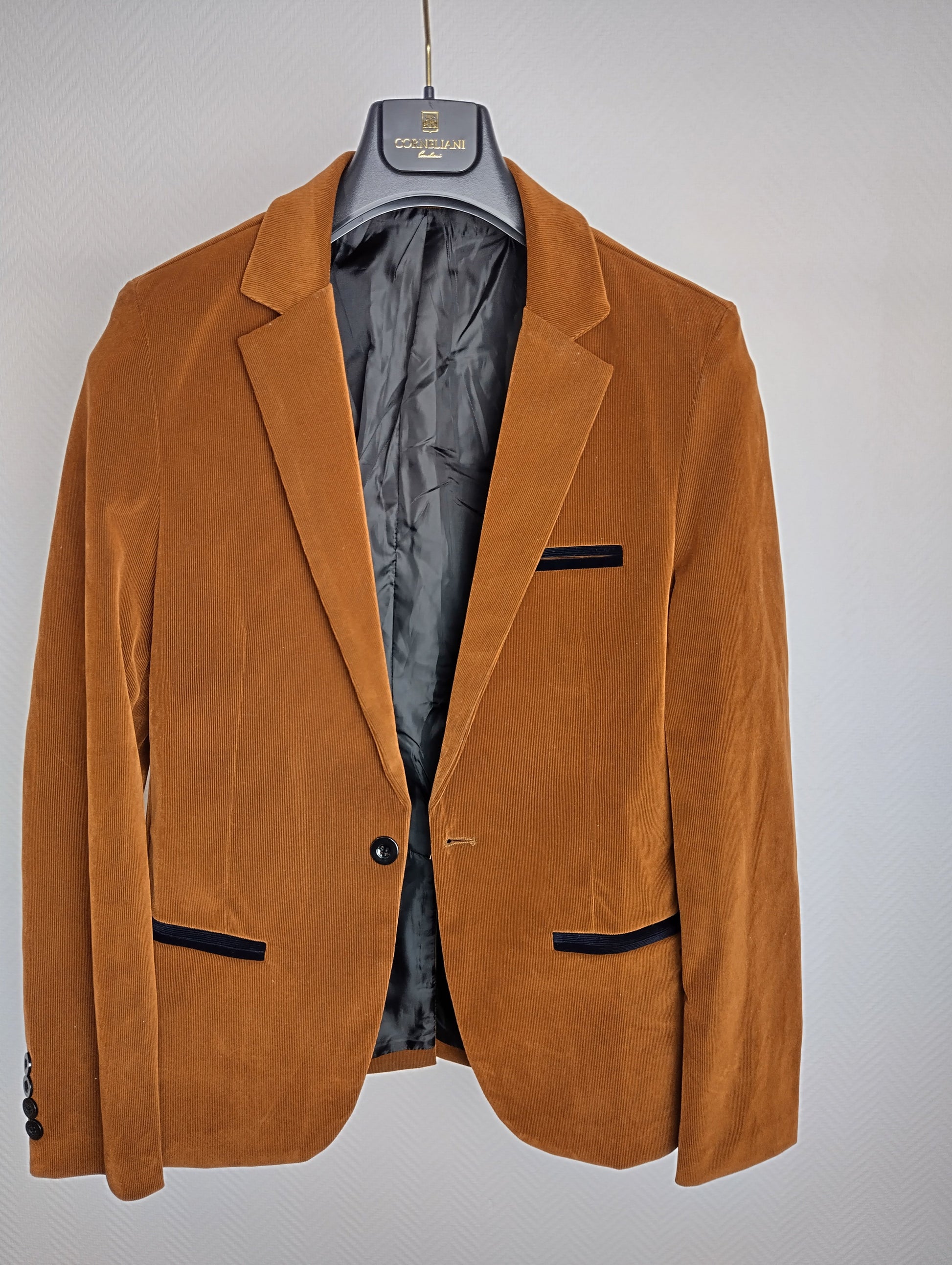 Close-up of the blazer front