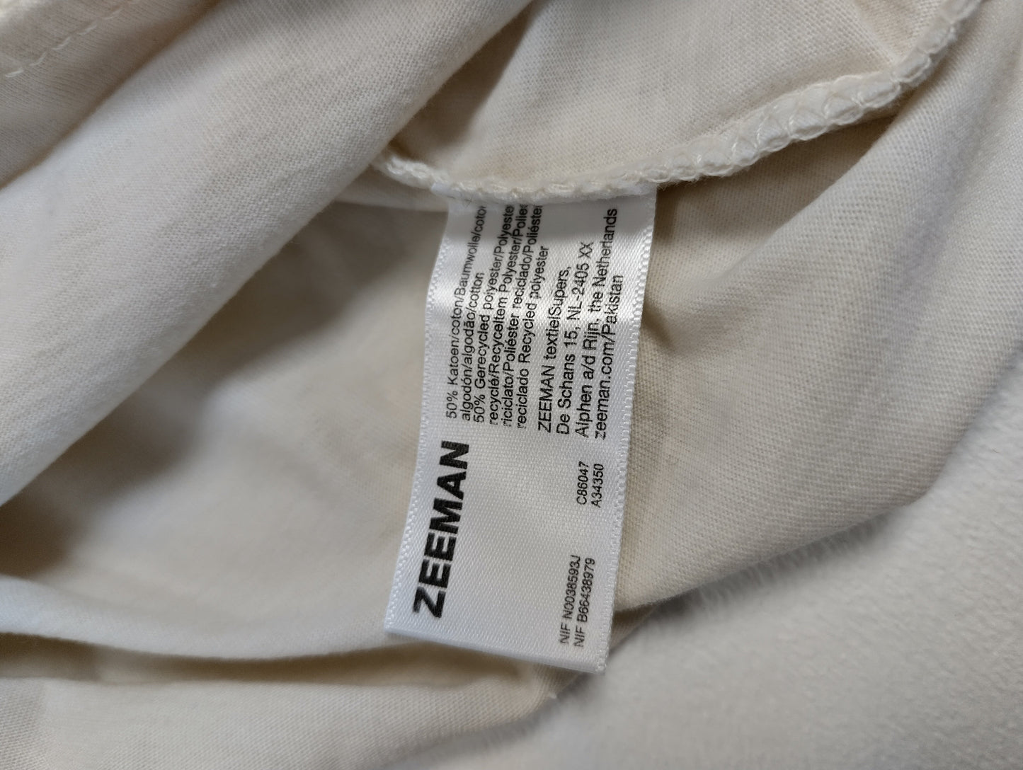 Washing care label of t-shirt