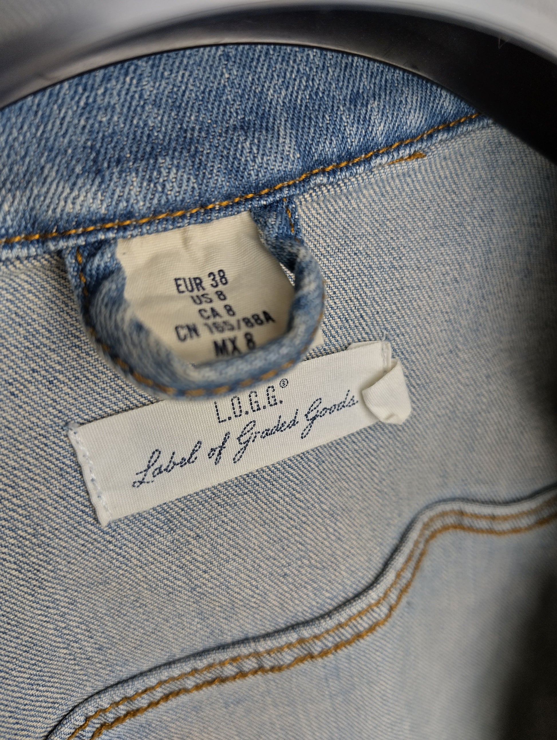 Close-up of inner tag showing size and brand