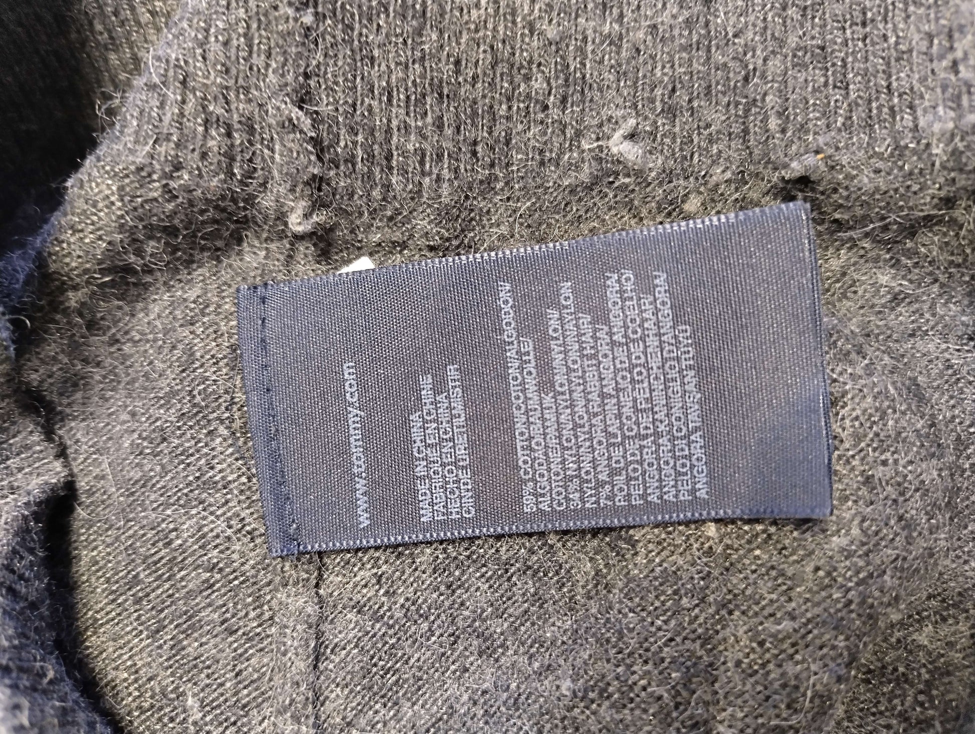 Care instructions tag of the Hilfiger Denim sweater