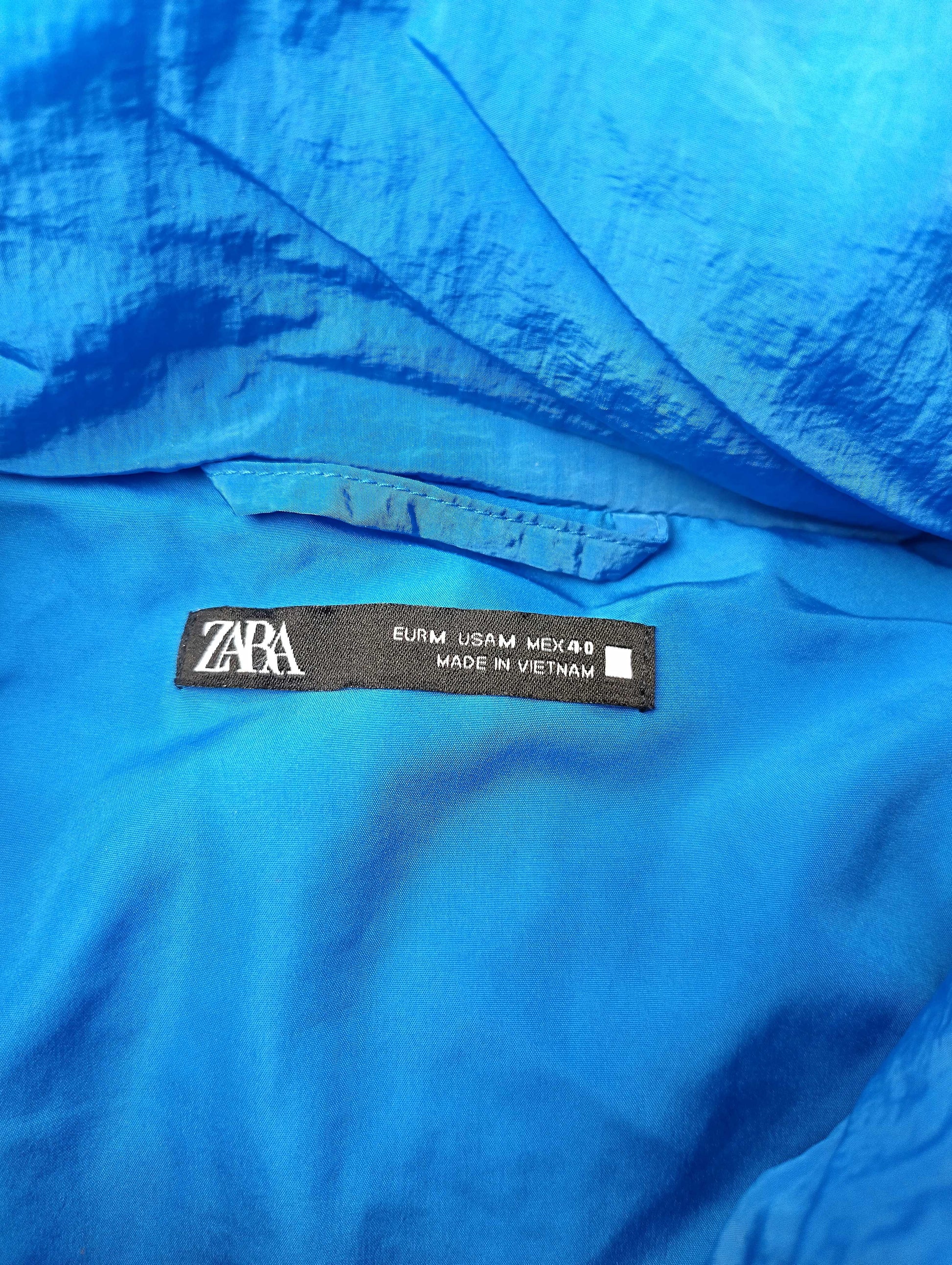 Label of the blue puffer jacket