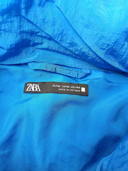 Label of the blue puffer jacket