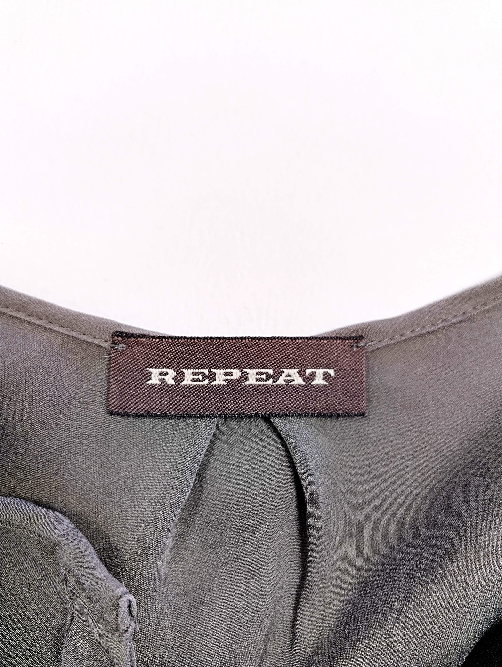 Close-up of the REPEAT brand tag