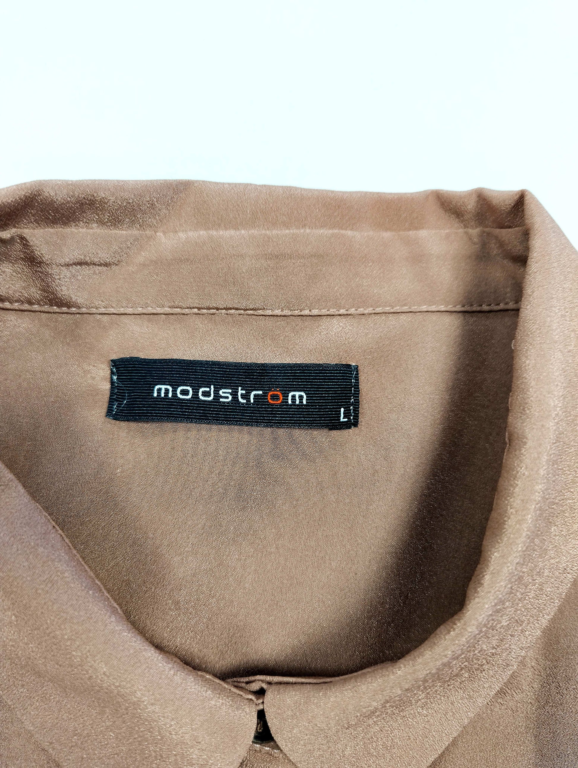 Label showing brand and size