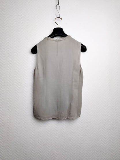 Back view of the sleeveless blouse