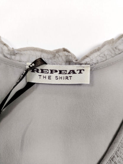 Close-up of the brand tag