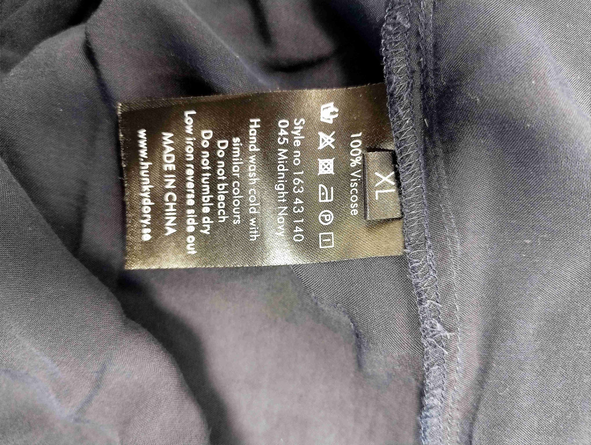 Care label of the blouse with size XL