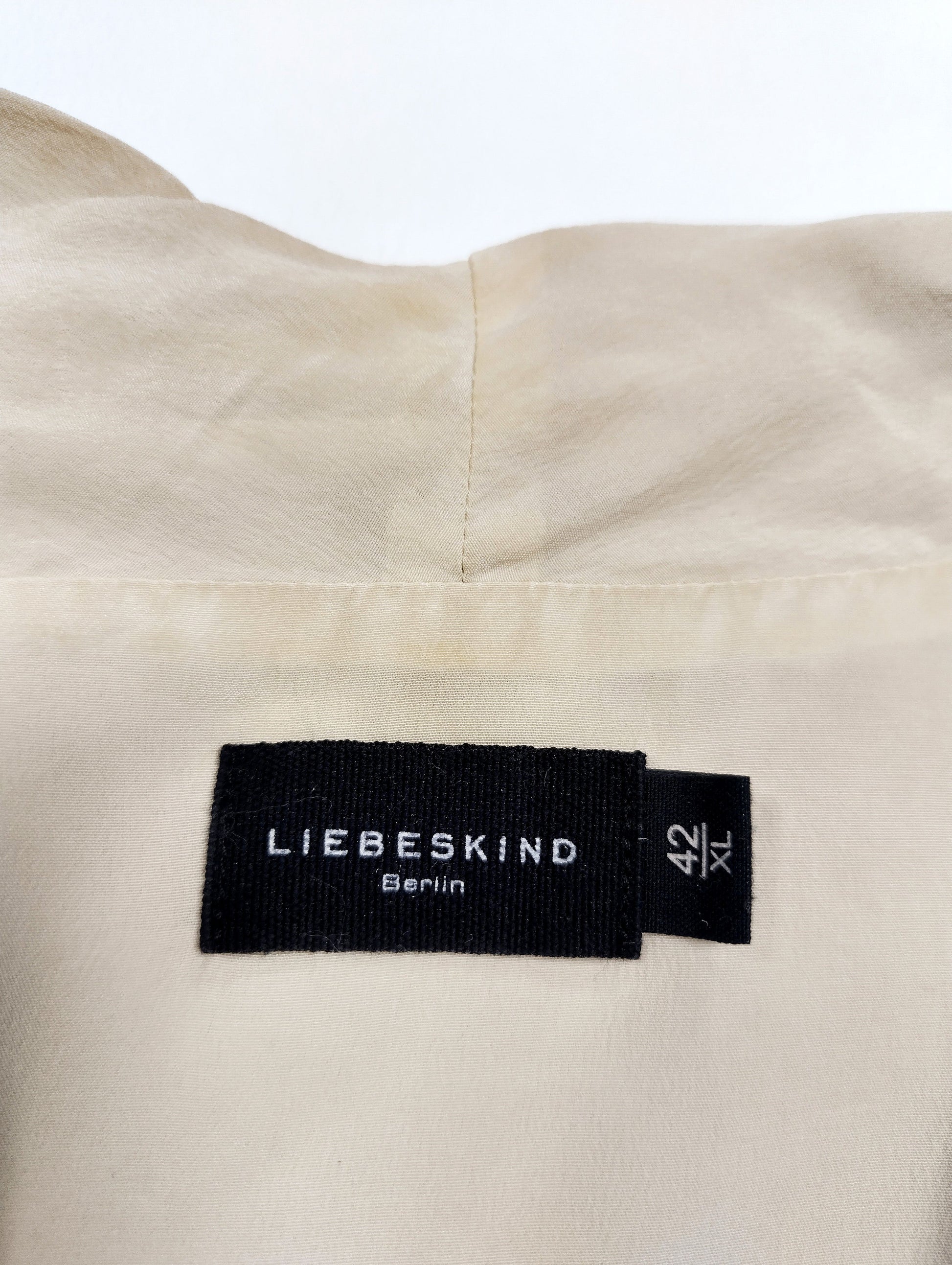 Label of Liebeskind Berlin with size 42 XL