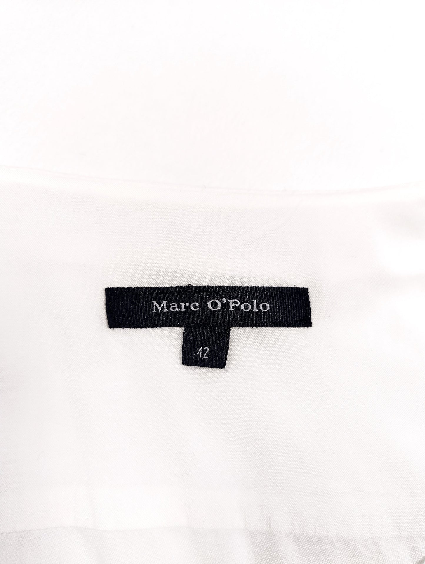 Label with brand and size of the blouse